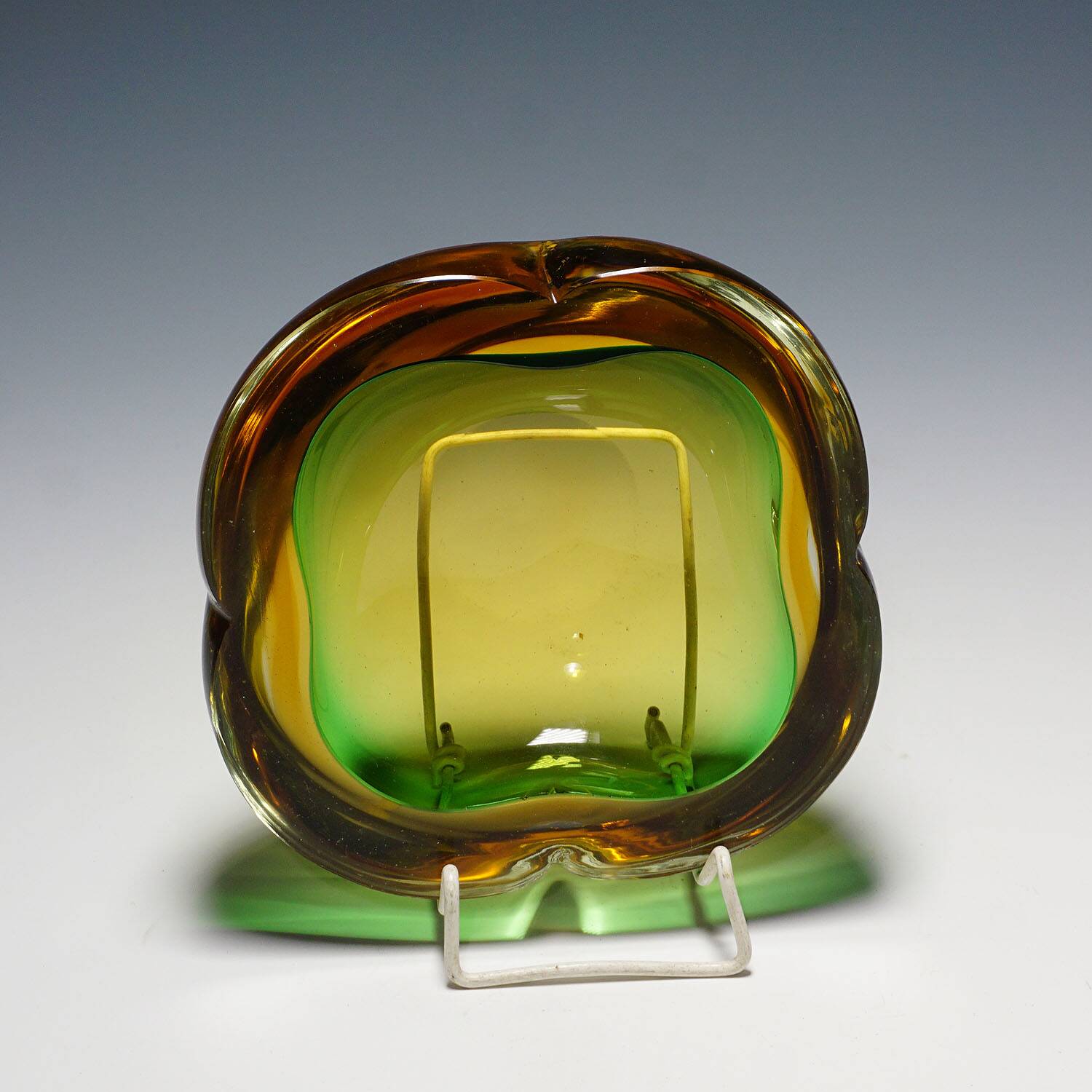 Seguso Vetri d’Arte (attributed) Murano glass Sommerso bowl, 1960s