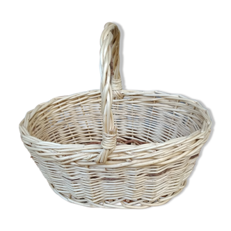 Oval child basket