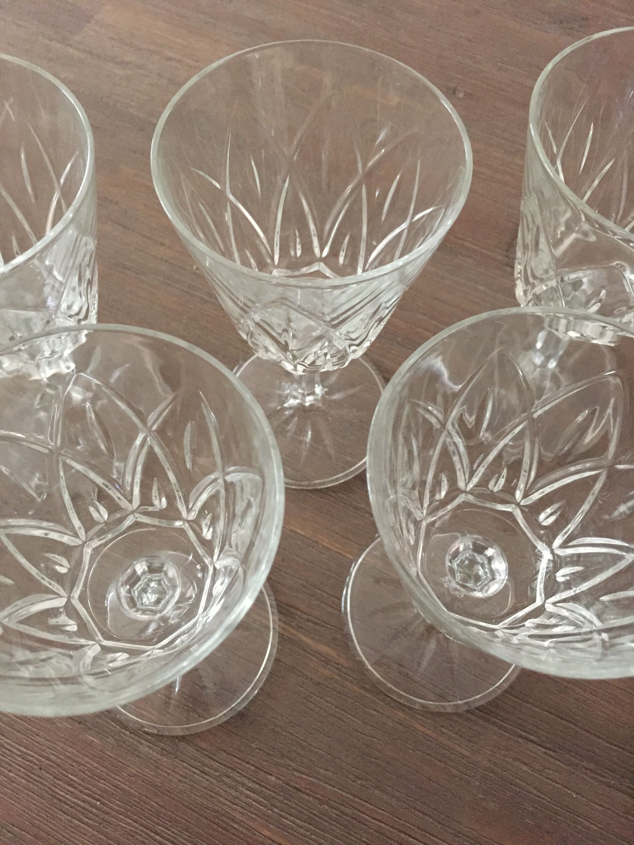 5 stemmed glasses