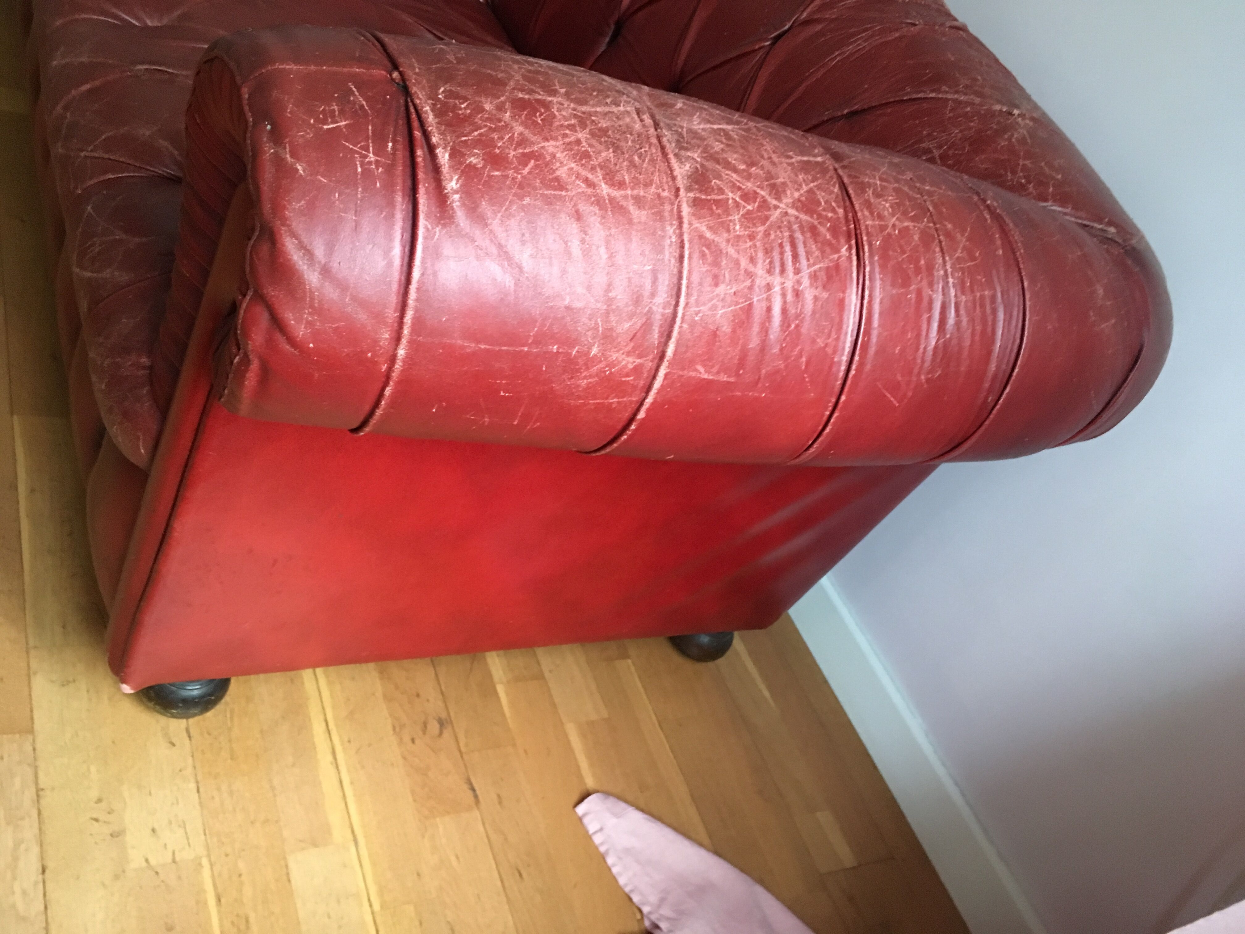 Sofa chesterfield 2-3 places leather bordeaux