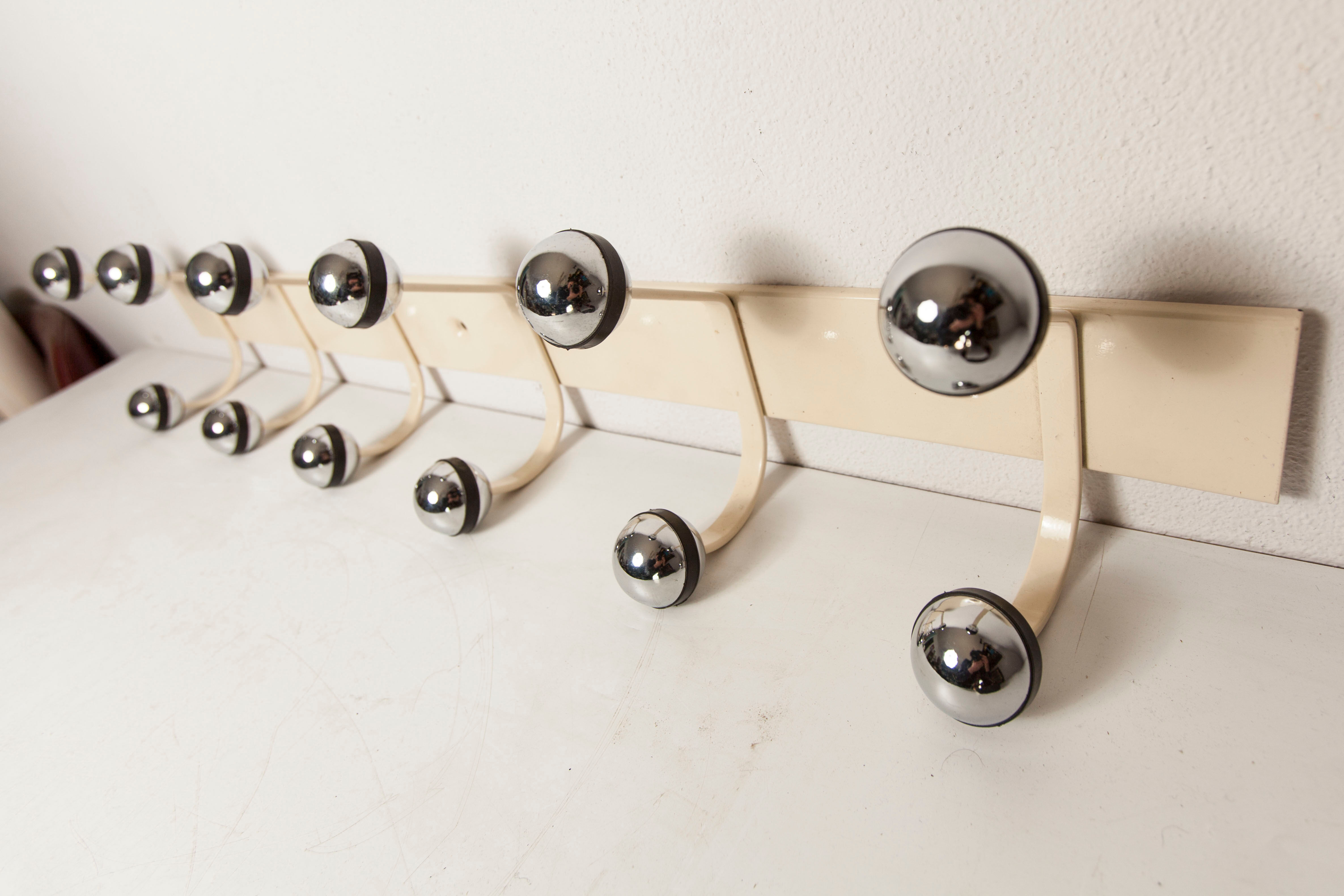 Wall coat rack 12 hooks balls 1970 beige and chrome