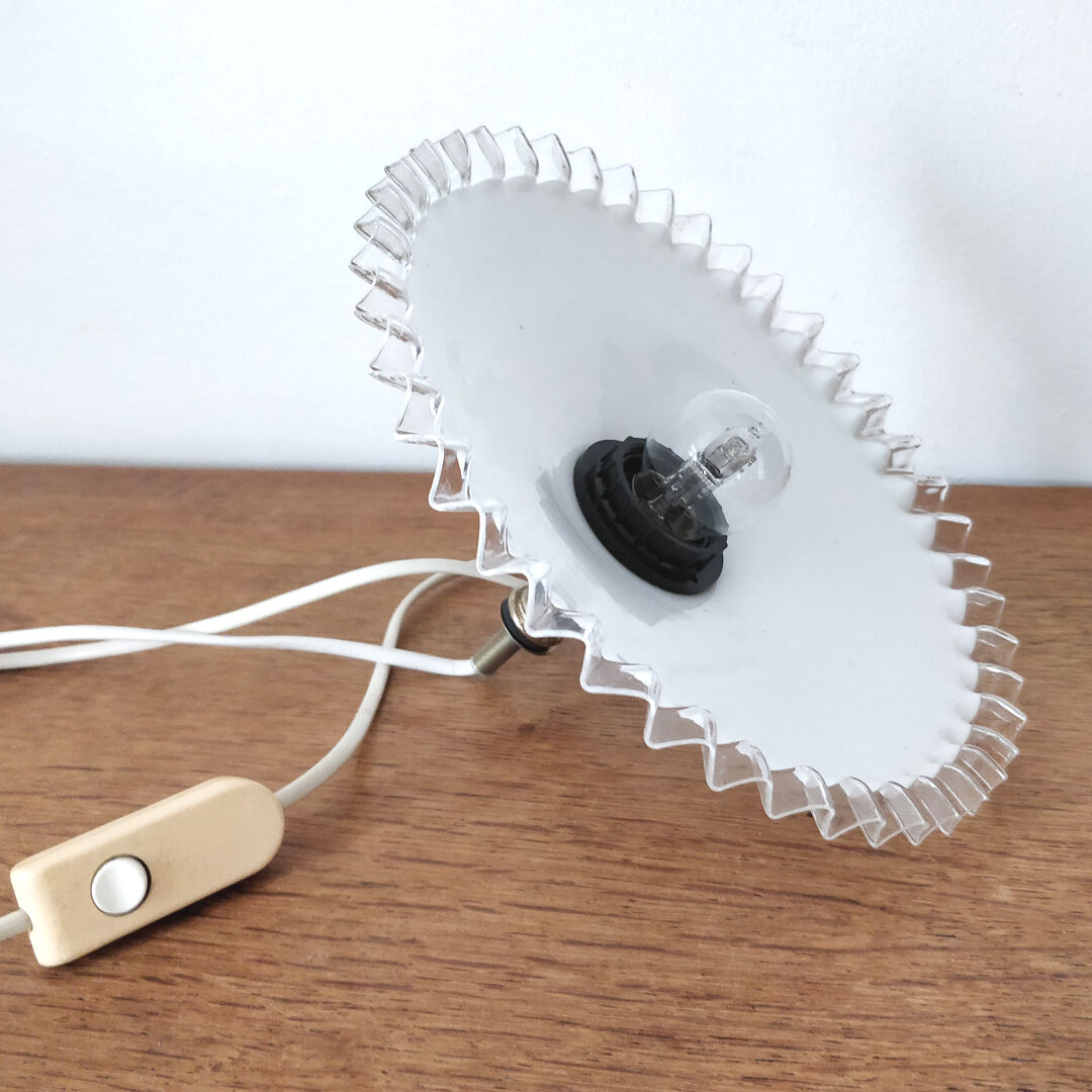 Transparent collared opaline lamp