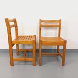 Pair of vintage pine chairs from the 70s