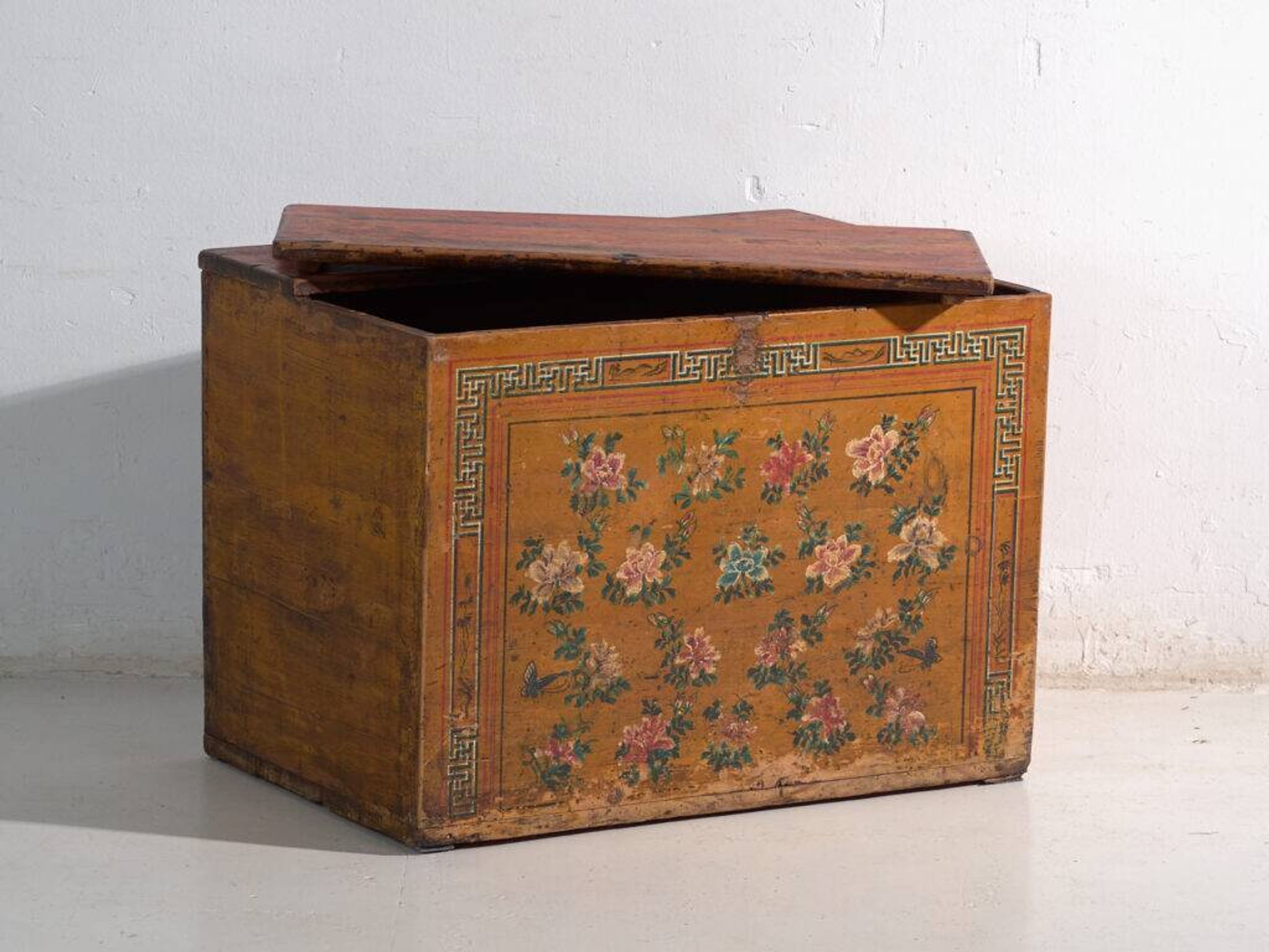 Coffre chinois avec peinture originale – Chine, vers 1900