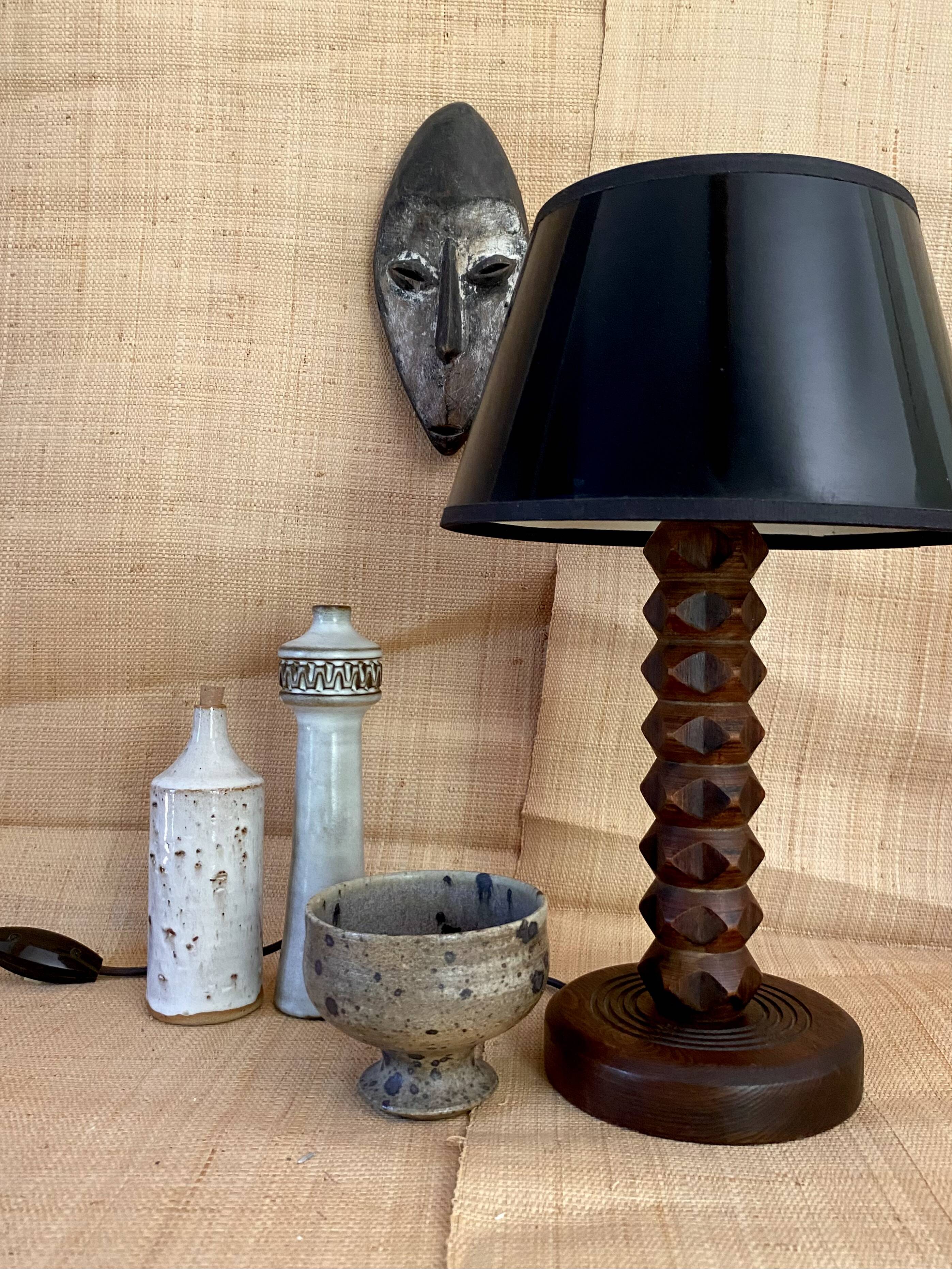 Lampe bois taillé, câble tissu neuf, abat-jour papier