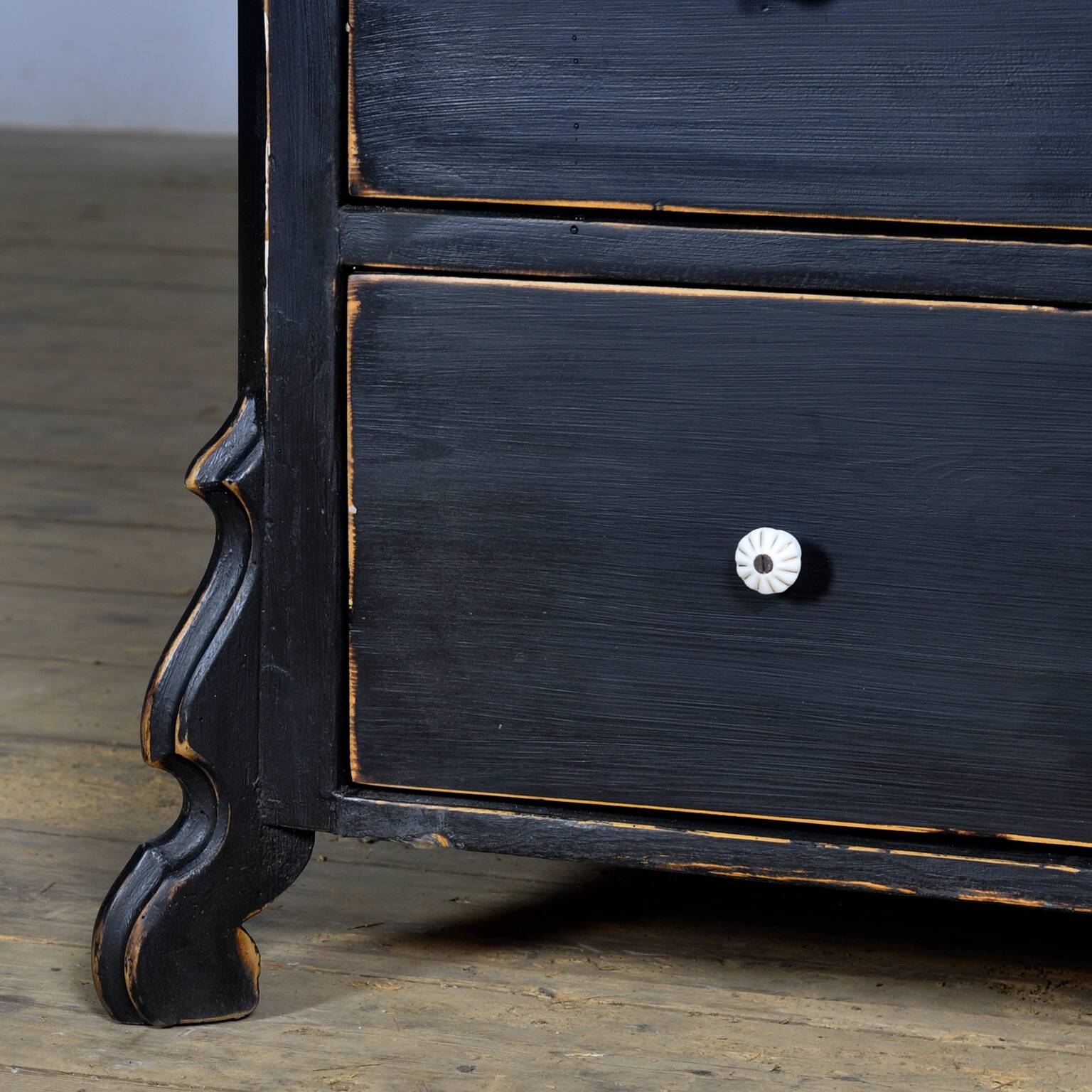 Oak and pine Chest of drawers, 1910s