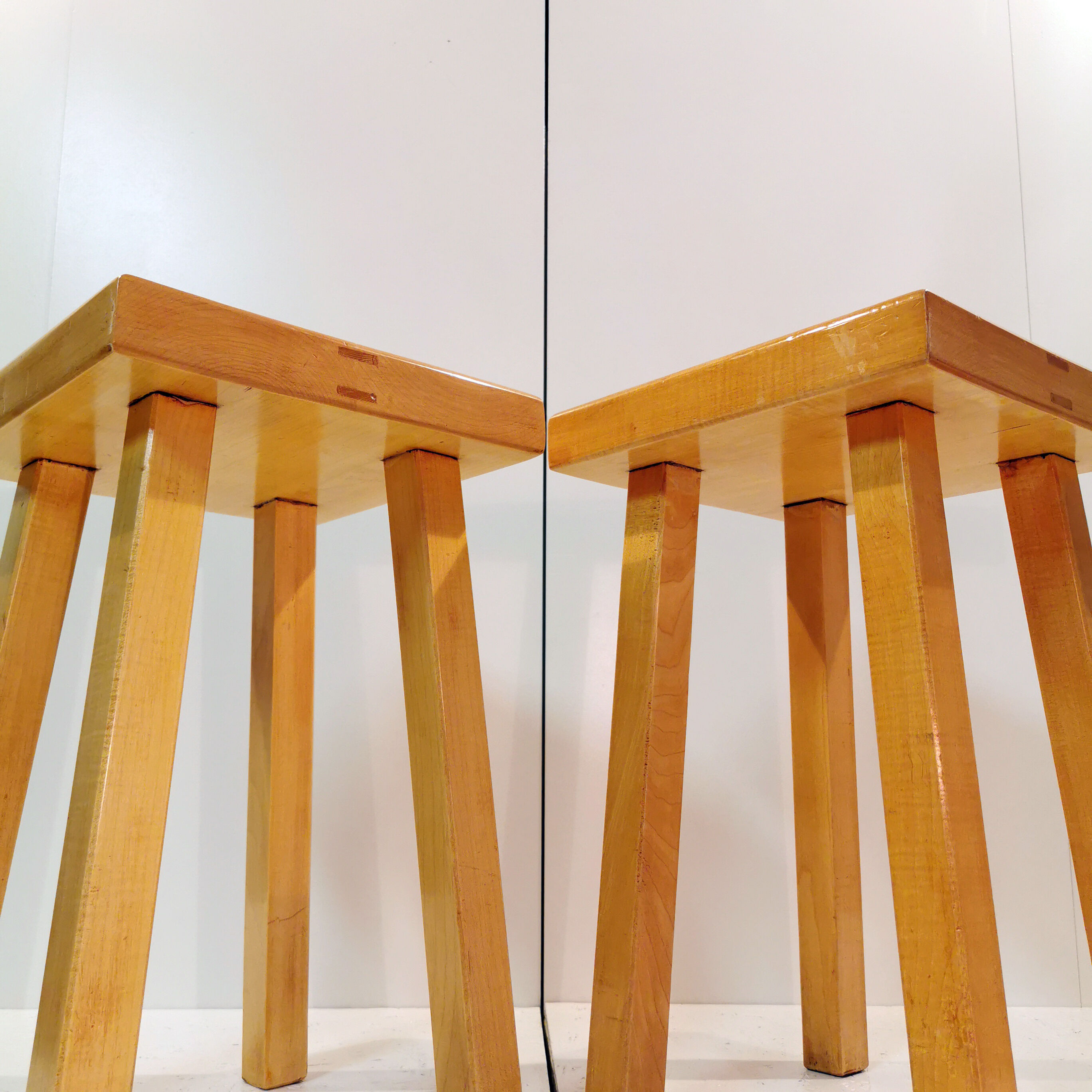 Duo de tabourets de fabrication artisanale 1970