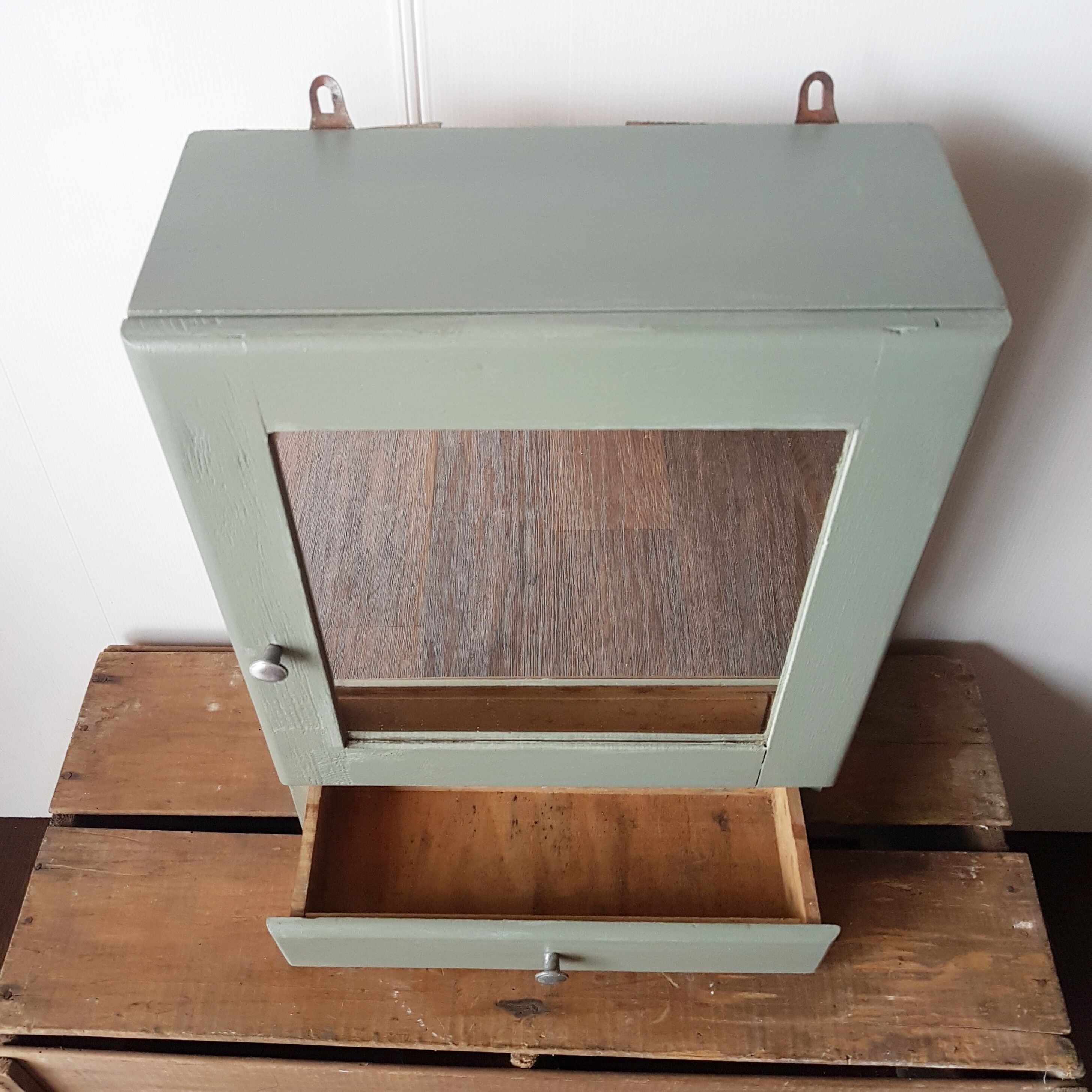 Armoire de toilette des années 50