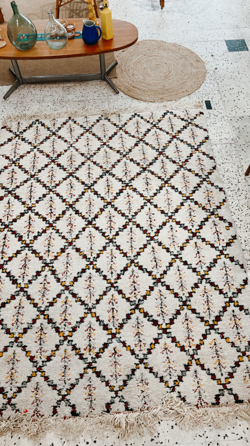 Vintage moroccan ouarain berber rug