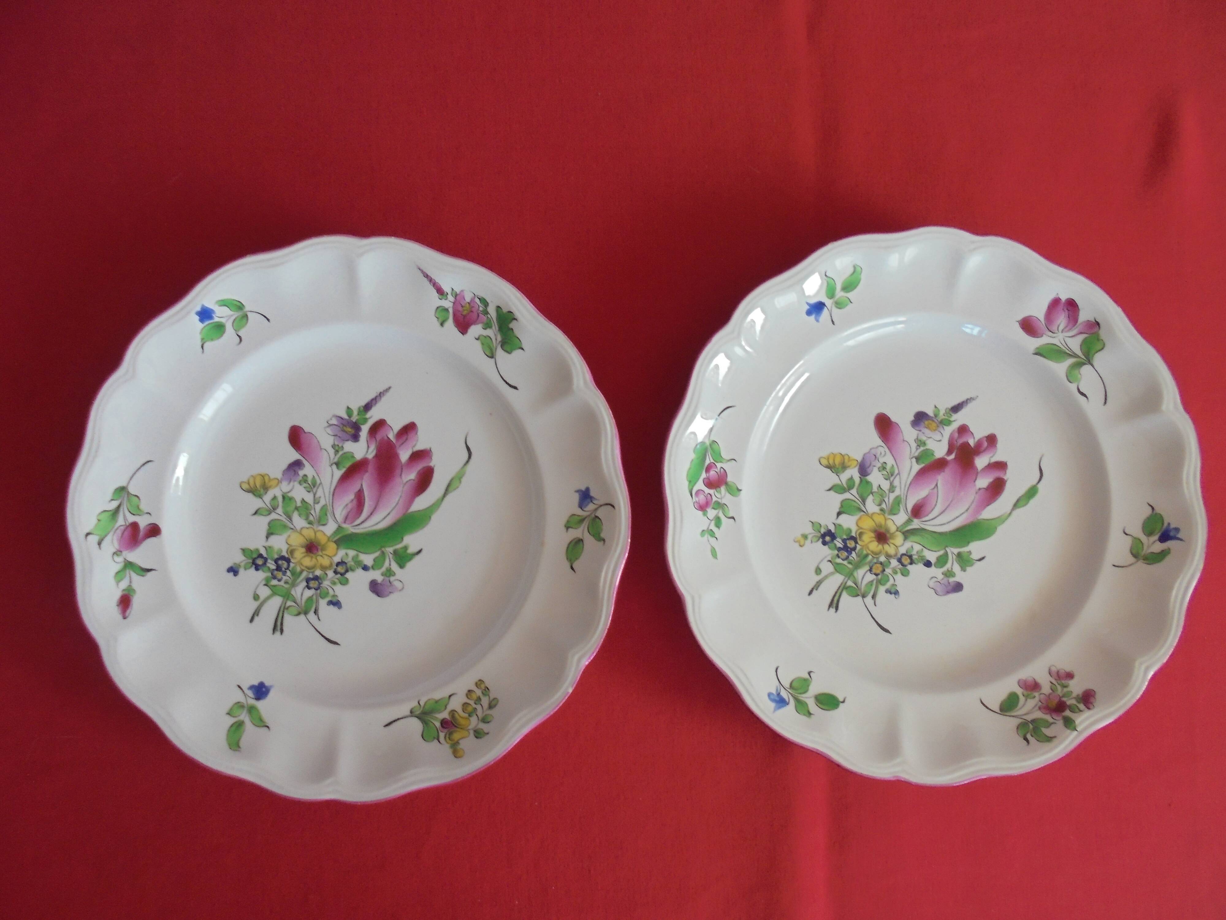 Lot 8 flat plates porcelain of Lunéville Flower patterns