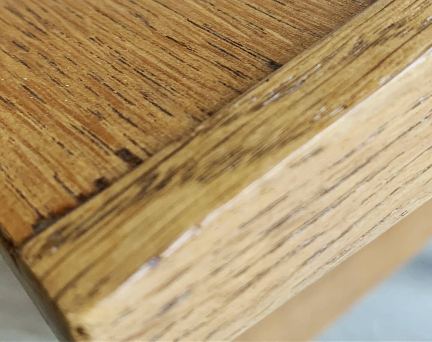 Table basse vintage en bois.