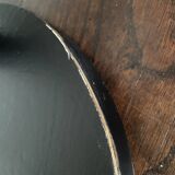 Bean-shaped tripod stool