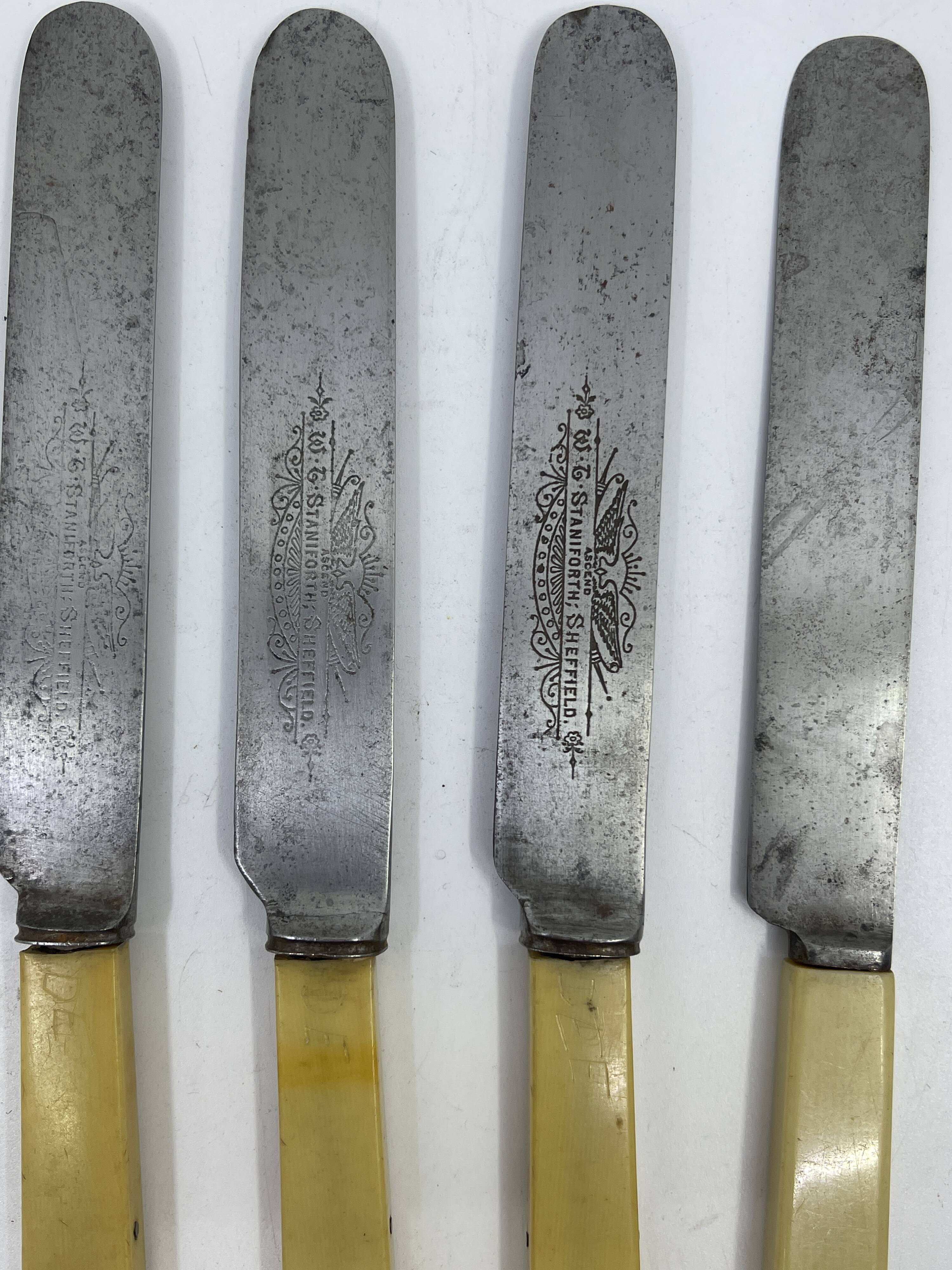 Set of 4 dessert knives with rounded tips and smooth ivory resin handles.