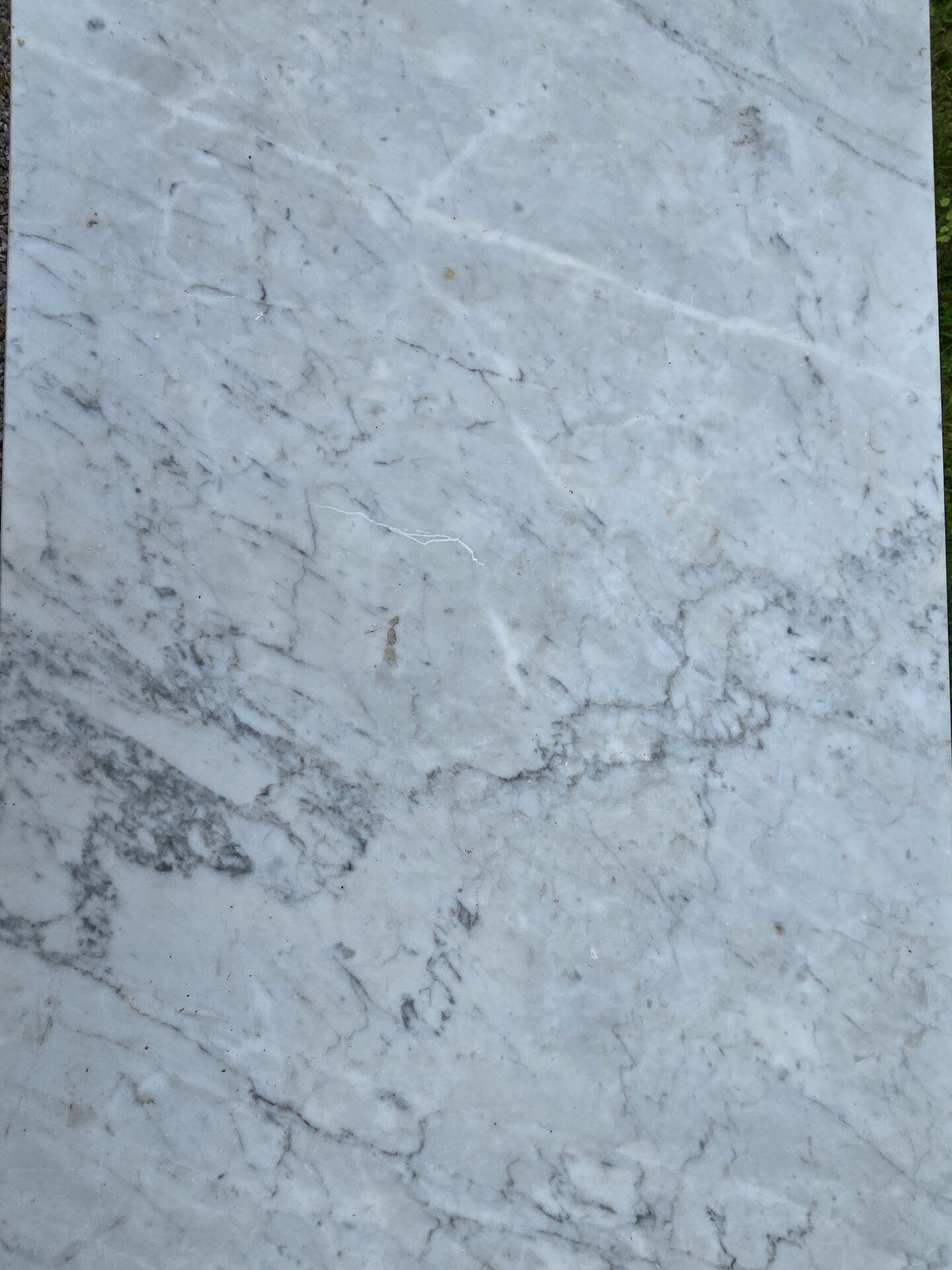 Godin bistro table in cast iron and white marble