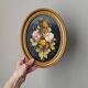 Tableau ancien cadre ovale nature morte fleurs campagne acrylique sur bois