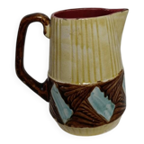 Pichet / jug in barbotine signed Orchies