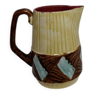Pichet / jug in barbotine signed Orchies
