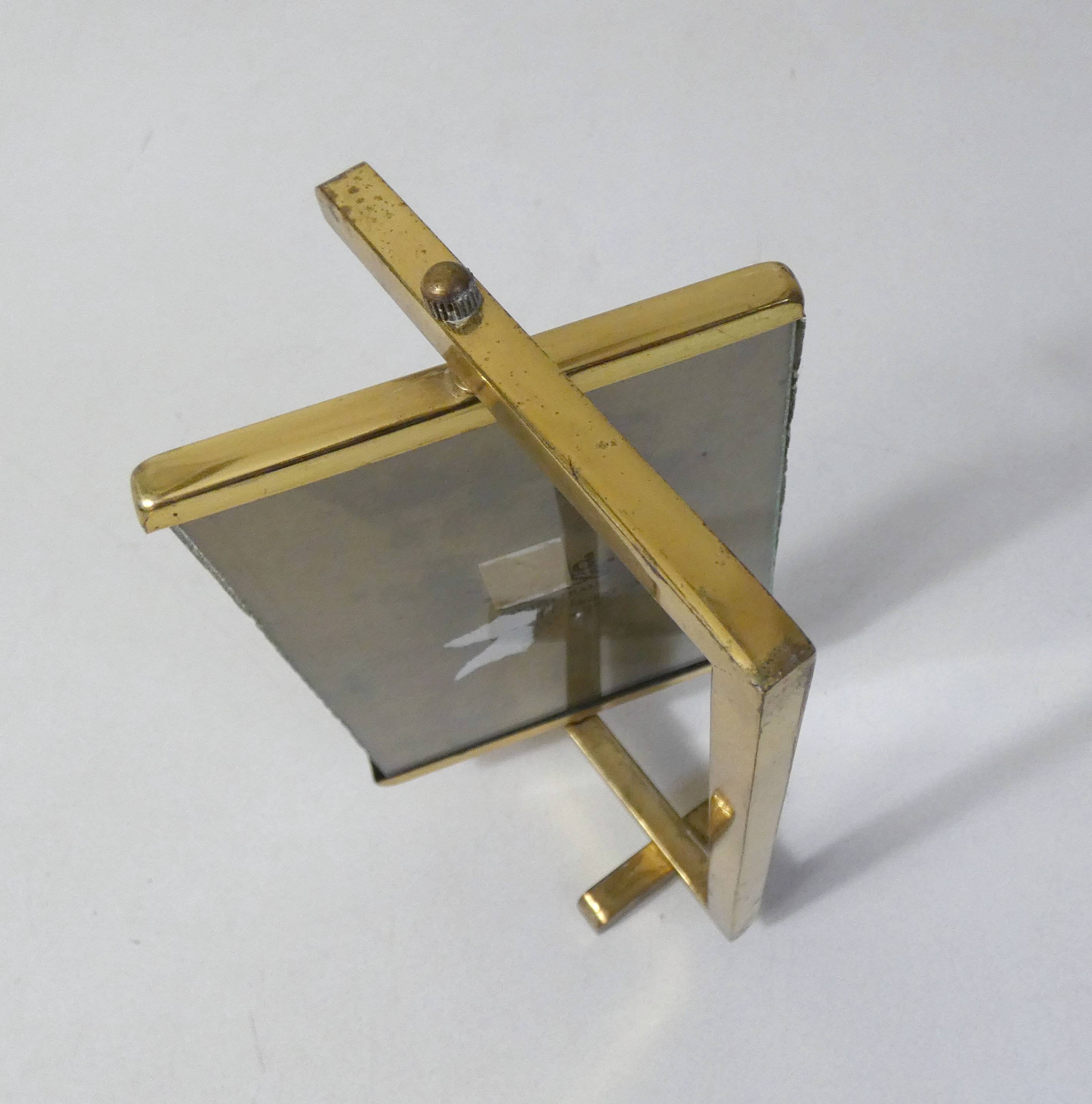 Double-sided carousel photo frame in gold metal