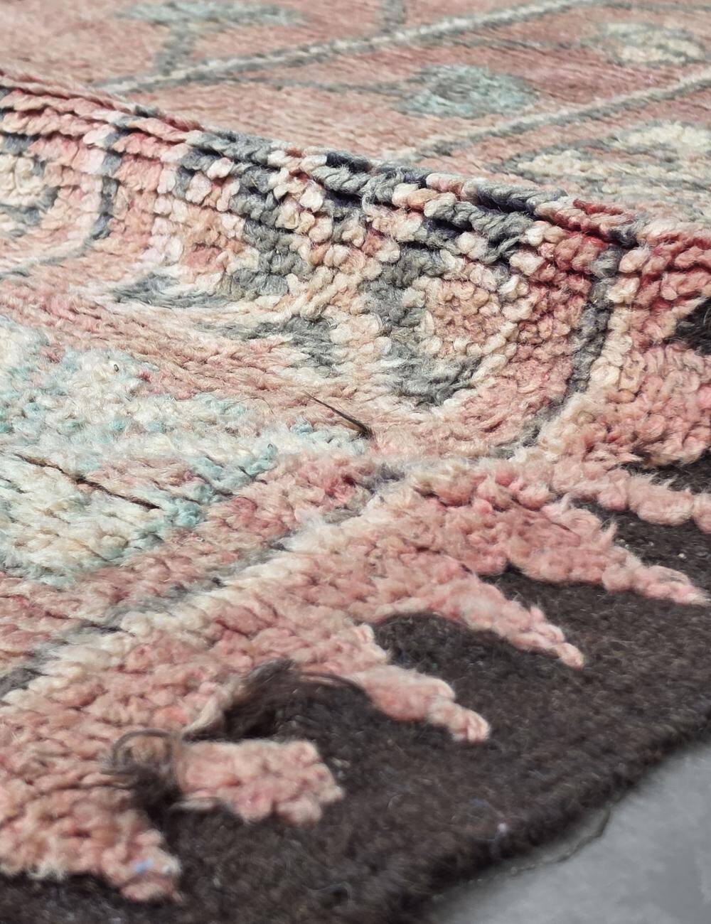Vintage pink rug - 370 x 170 cm