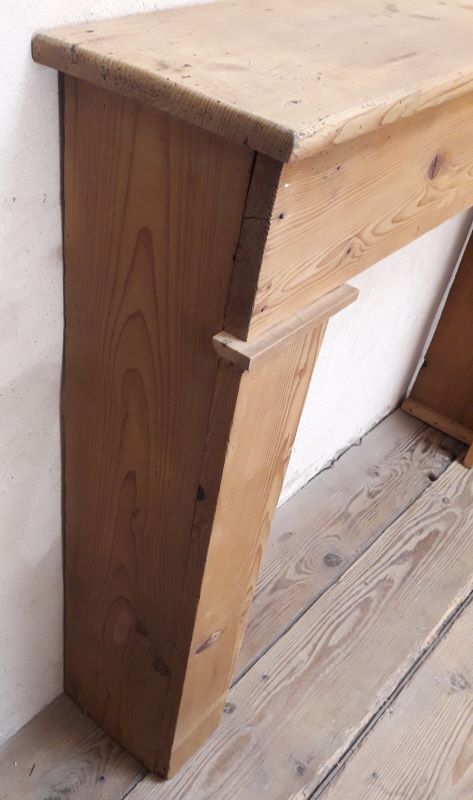 Fireplace mantle XIX l130xh103cm in fir