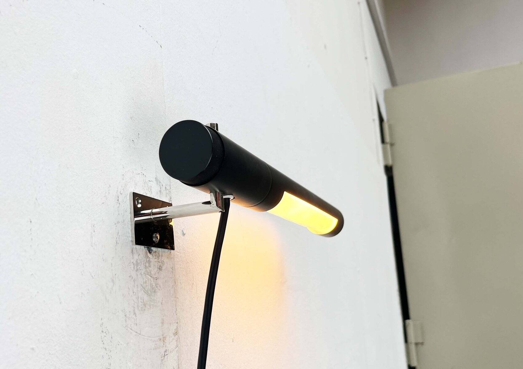 Mid-century minimalist wall lamp attributed to Egon Eiermann for Beisl, 1960s.