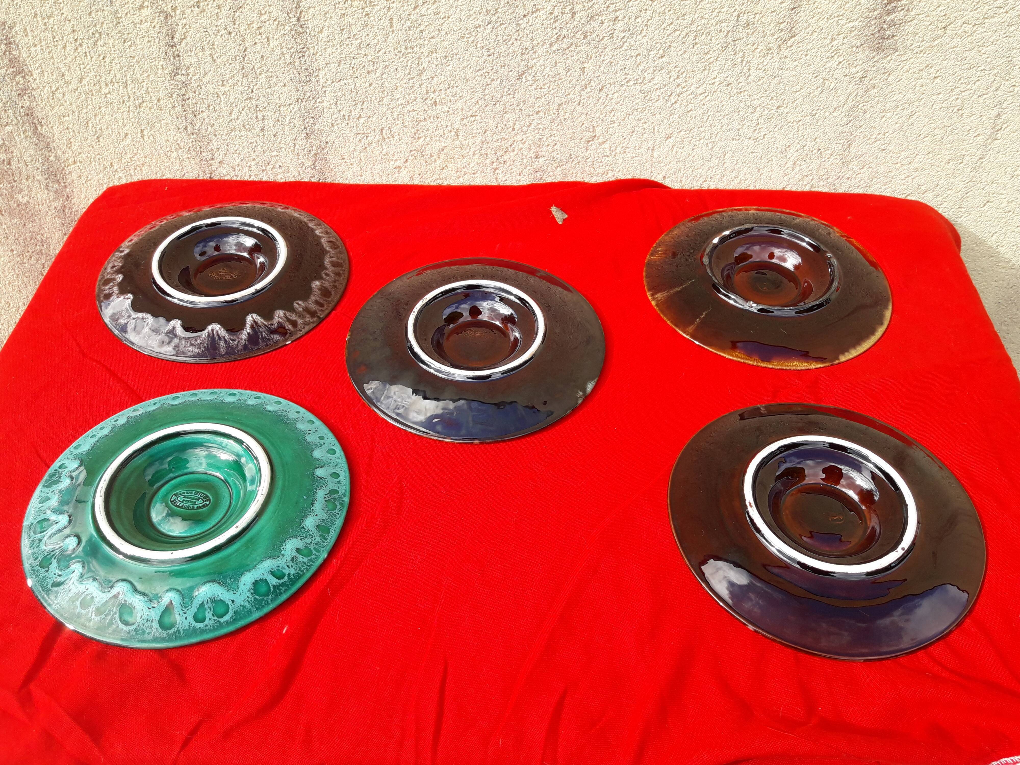 5 plates stamped Marius Giuge potter artist Vallauris diam 23.5 cm