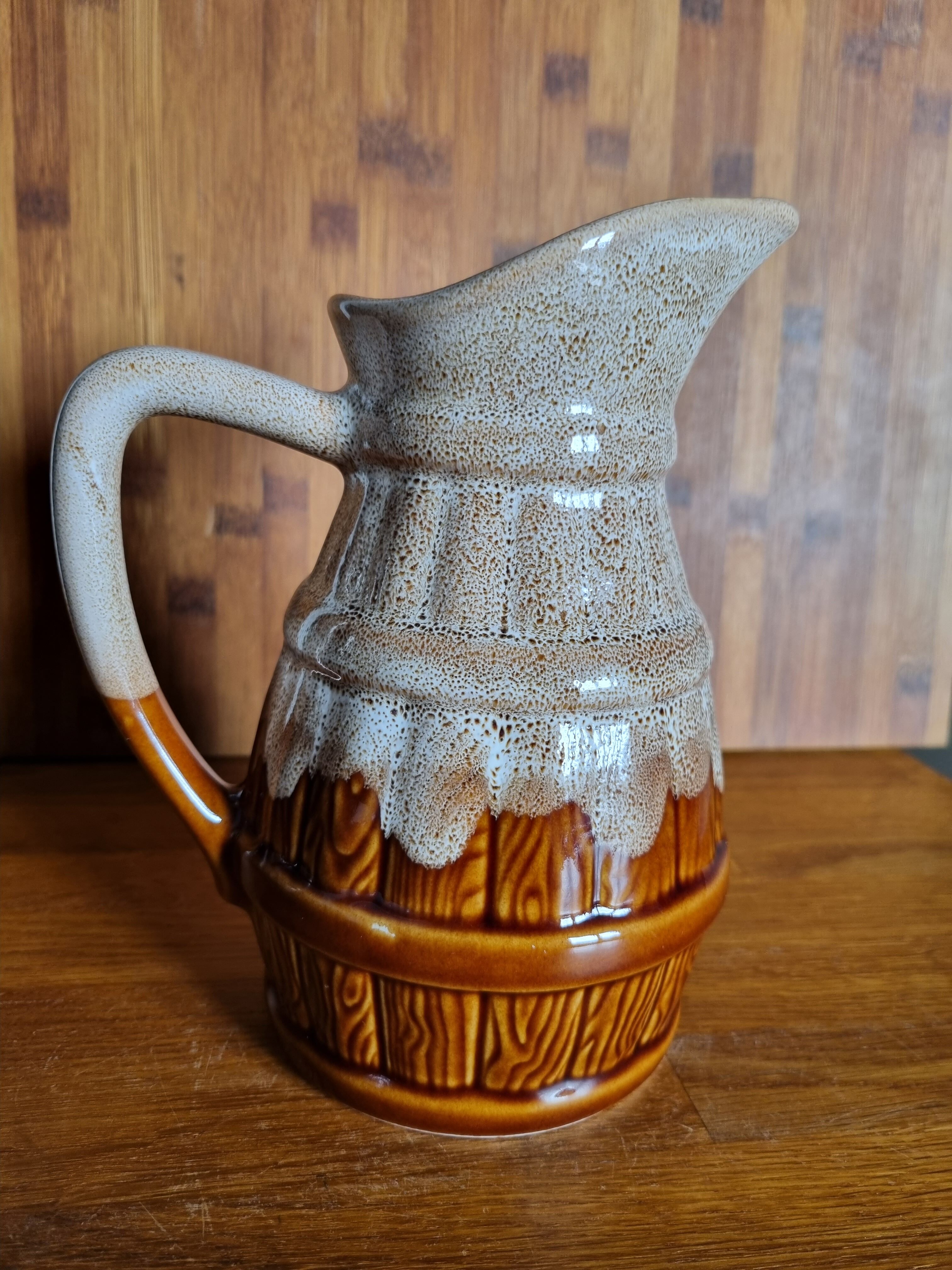 Pitcher vintage revol form barrel 1 l beige caramel
