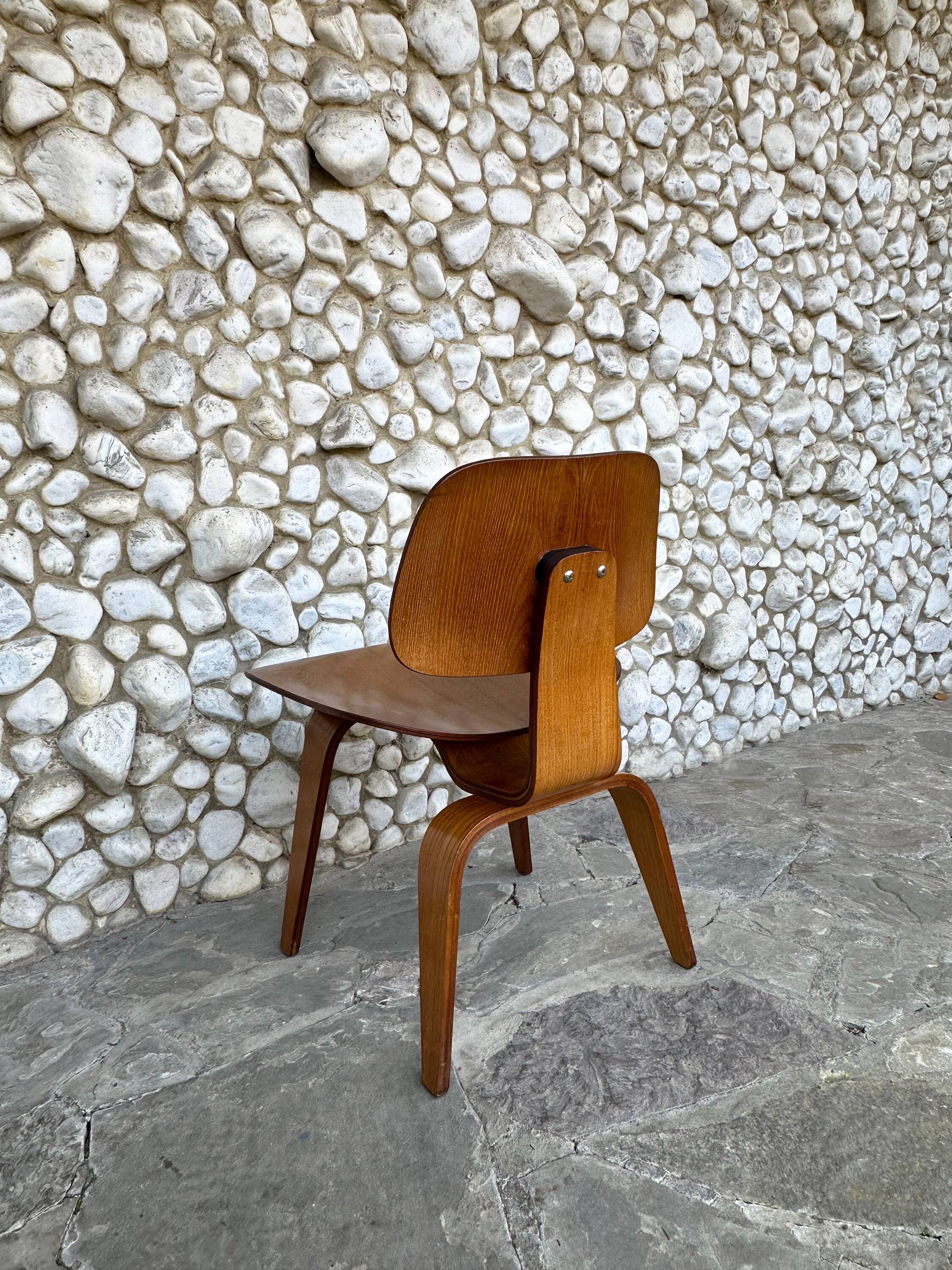 DCW chair in walnut by Charles & Ray Eames for Herman Miller, 1950-53