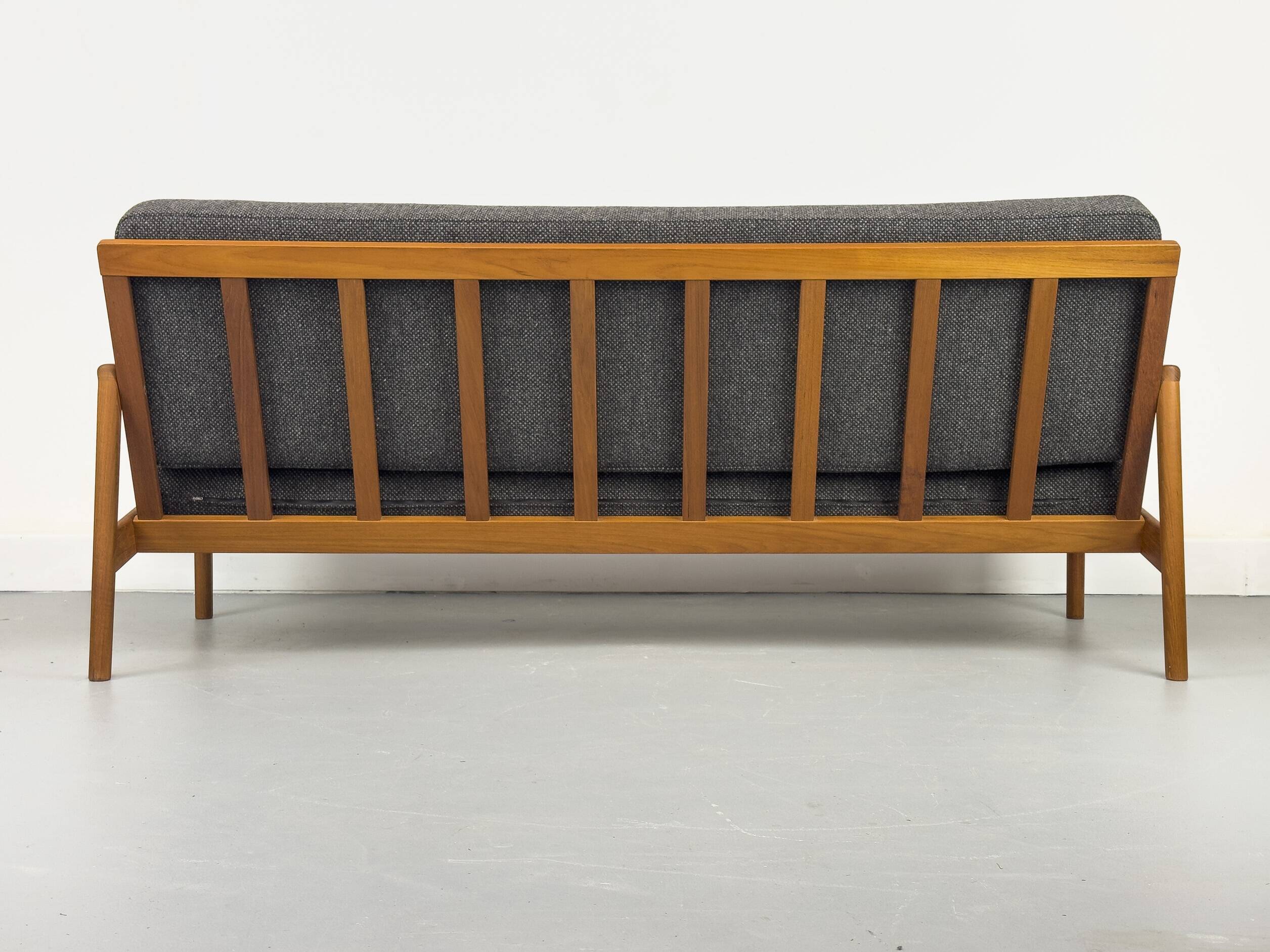 Canapé en teck, 1960s
