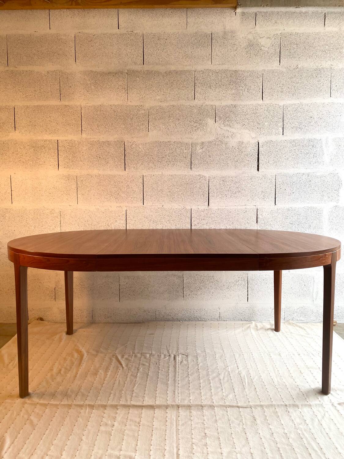 Scandinavian round table