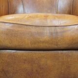 Fauteuil club en cuir de mouton patiné couleur cognac