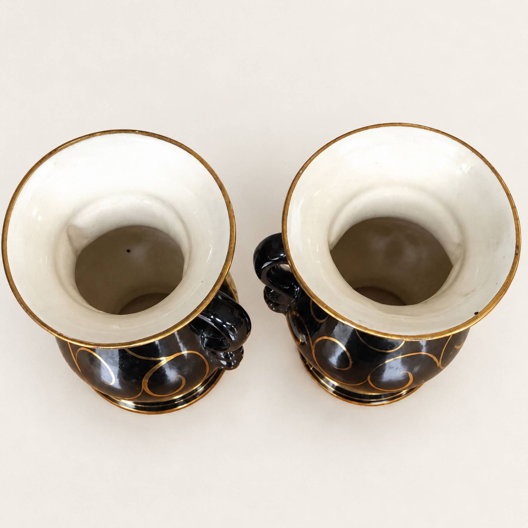 Pair of H. Bequet Quaregnon vases with floral and gold decoration – 20 cm