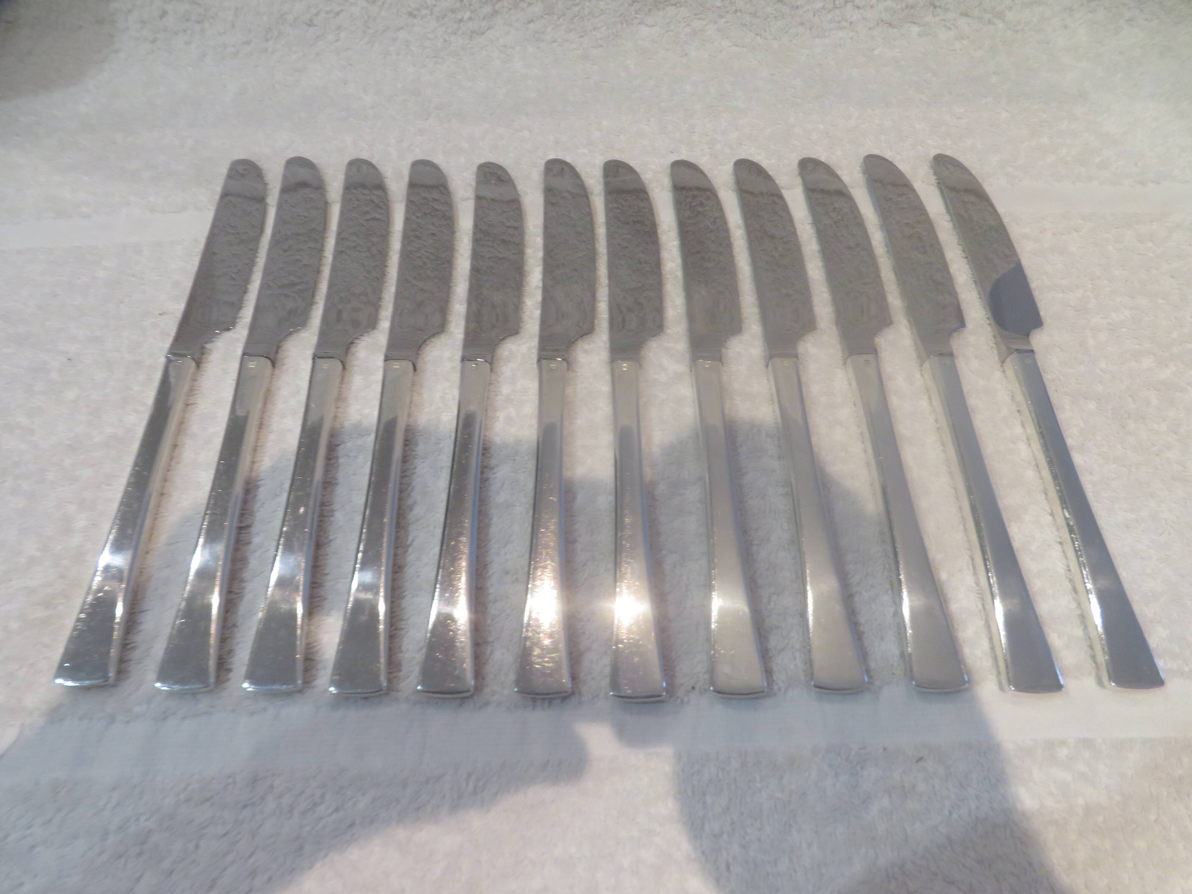 12 table knives with silver-plated metal handles, Christofle Concorde, 23.7 cm