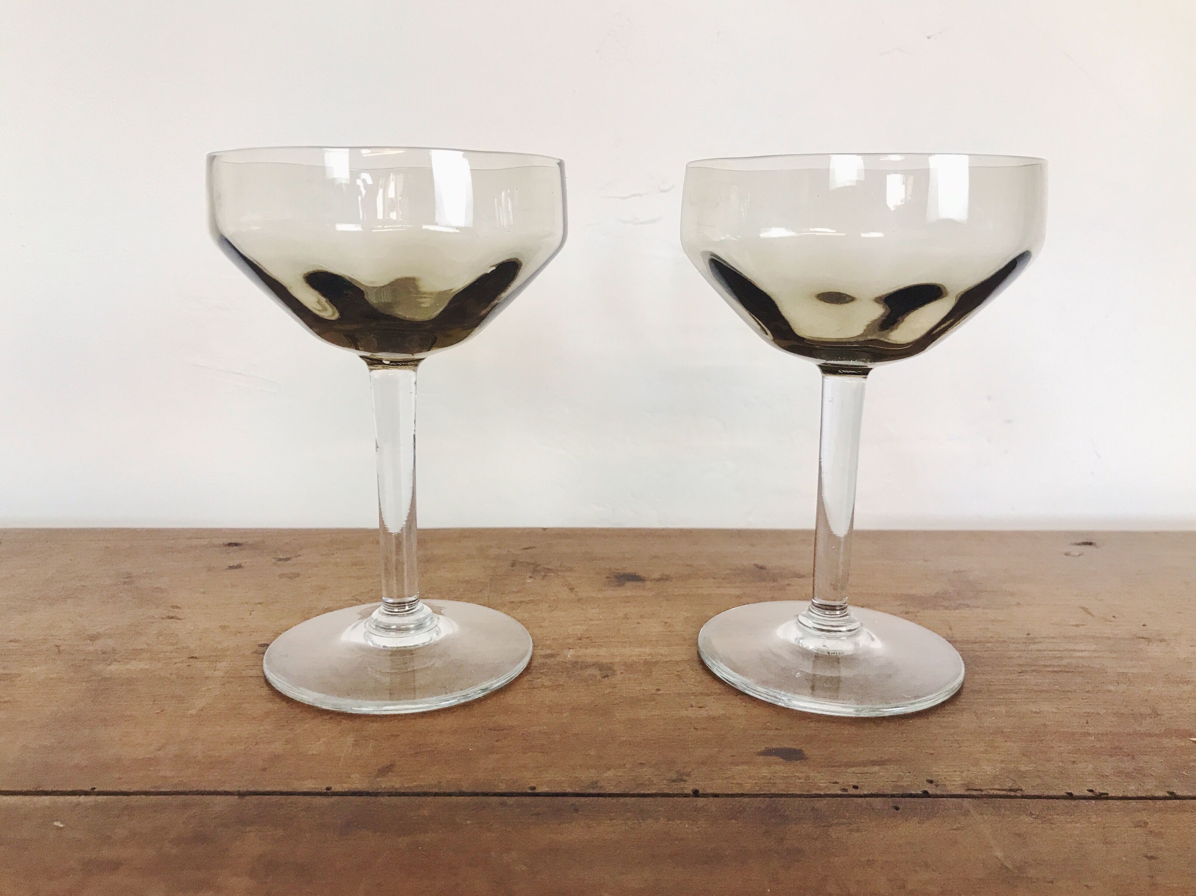 2 glasses of smoked glass champagne