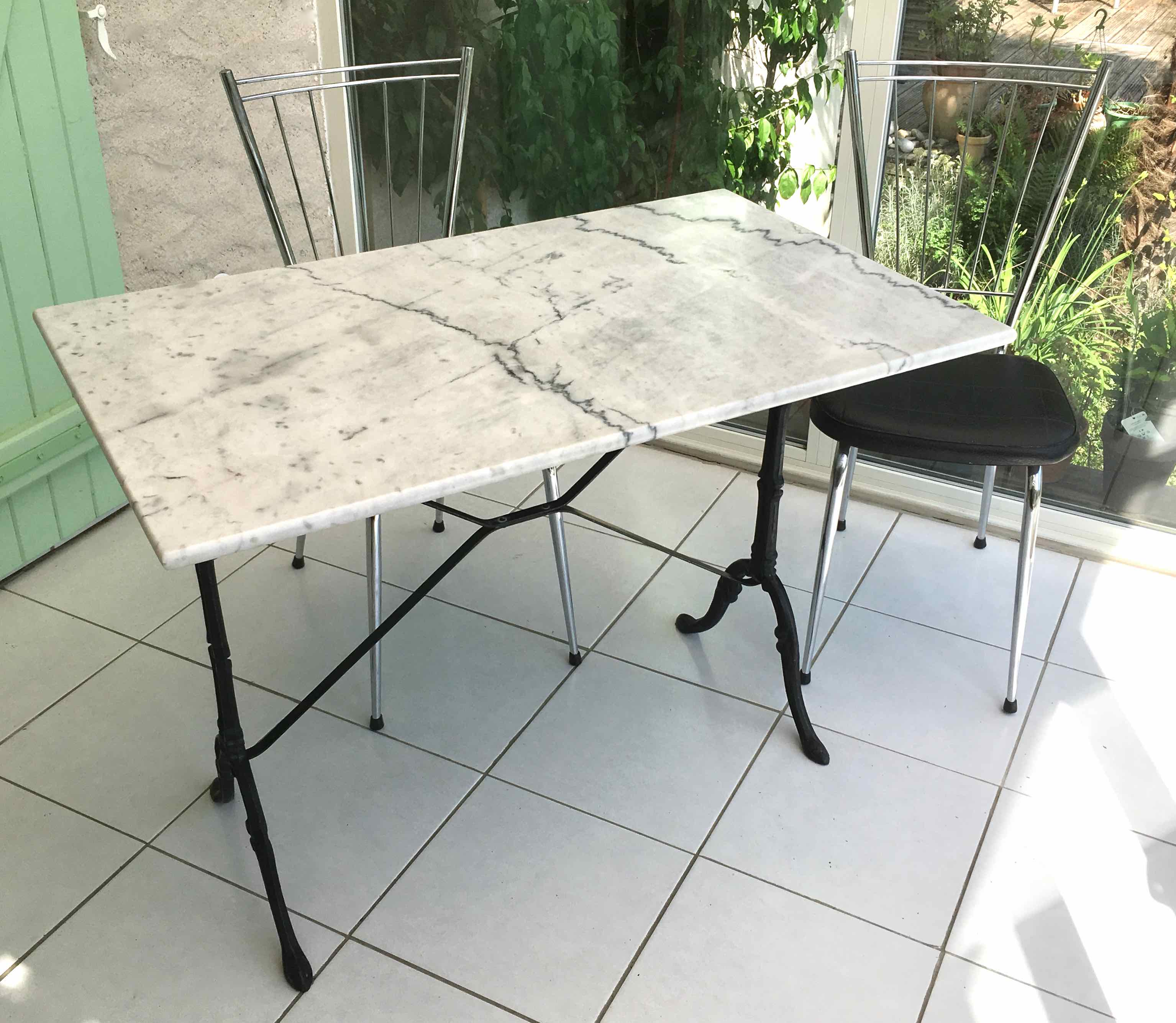 Table bistrot marbre et fonte