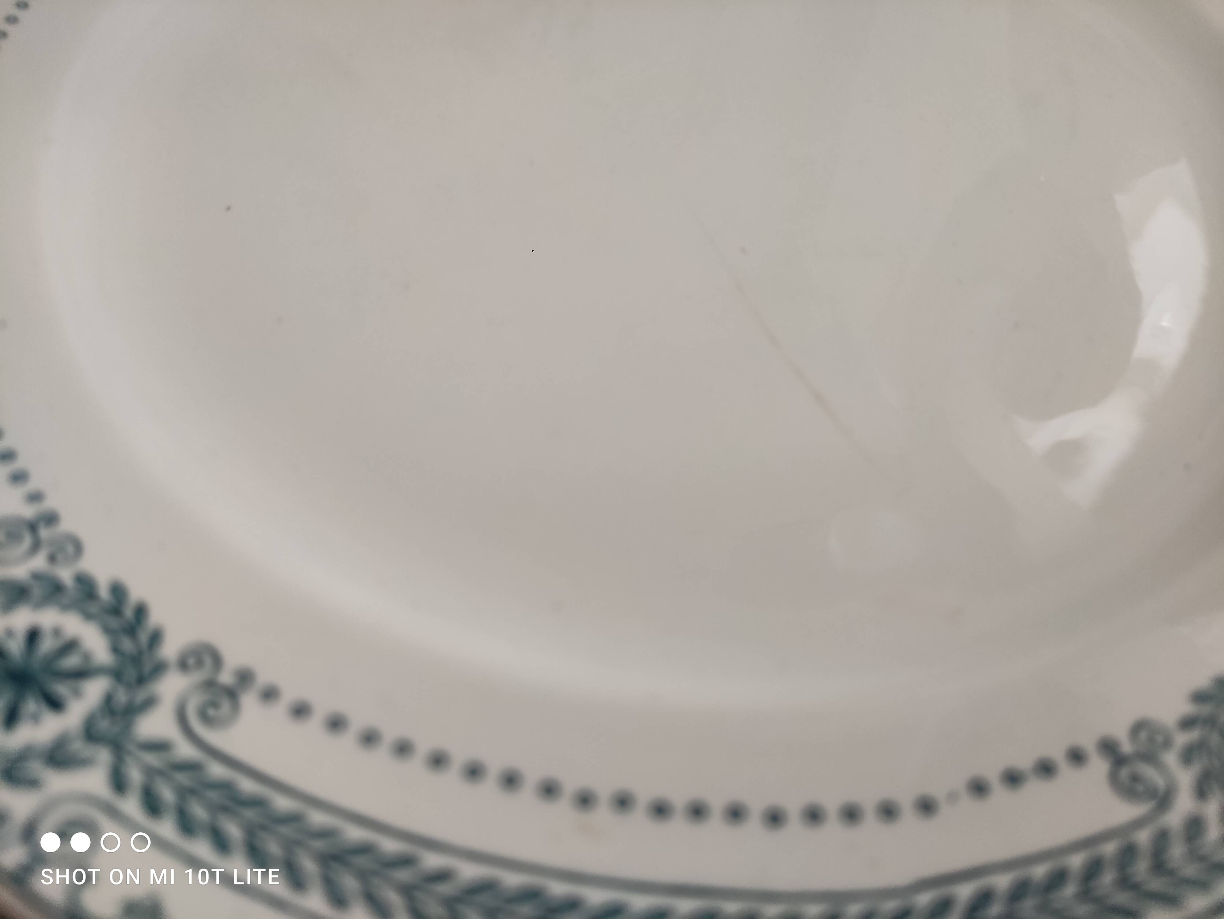 Lot de 11 assiettes plates en Terre de Fer Sarreguemines modèle Carina décor frise bleue