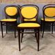 Thonet 215 en bois courbé jaune, récemment retapissé