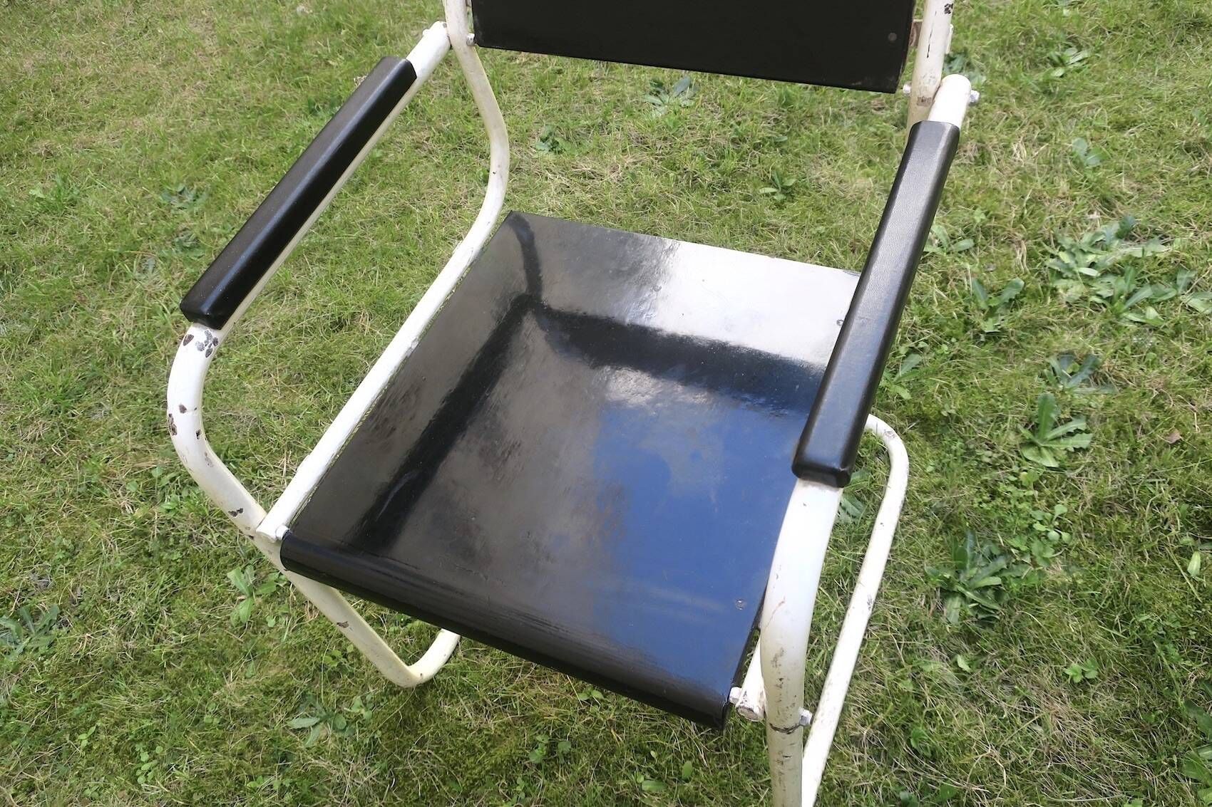 Pair of mid century cantilever iron and wood painted garden chairs, 1950s