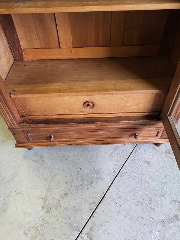 Showcase 1 walnut door of the nineteenth century