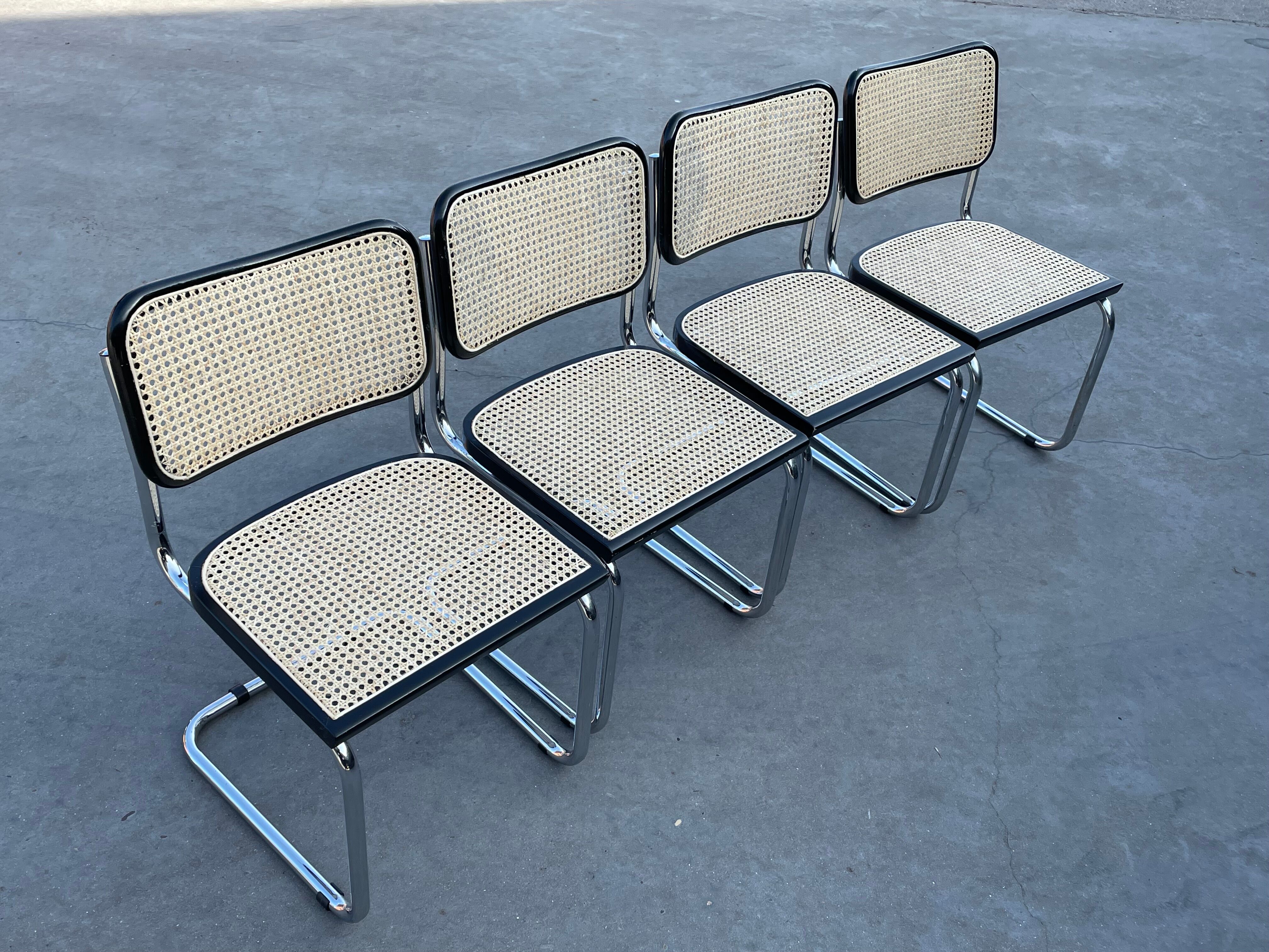 Ensemble de 4 chaises vintage modèle Cesca B32 en noir et chrome