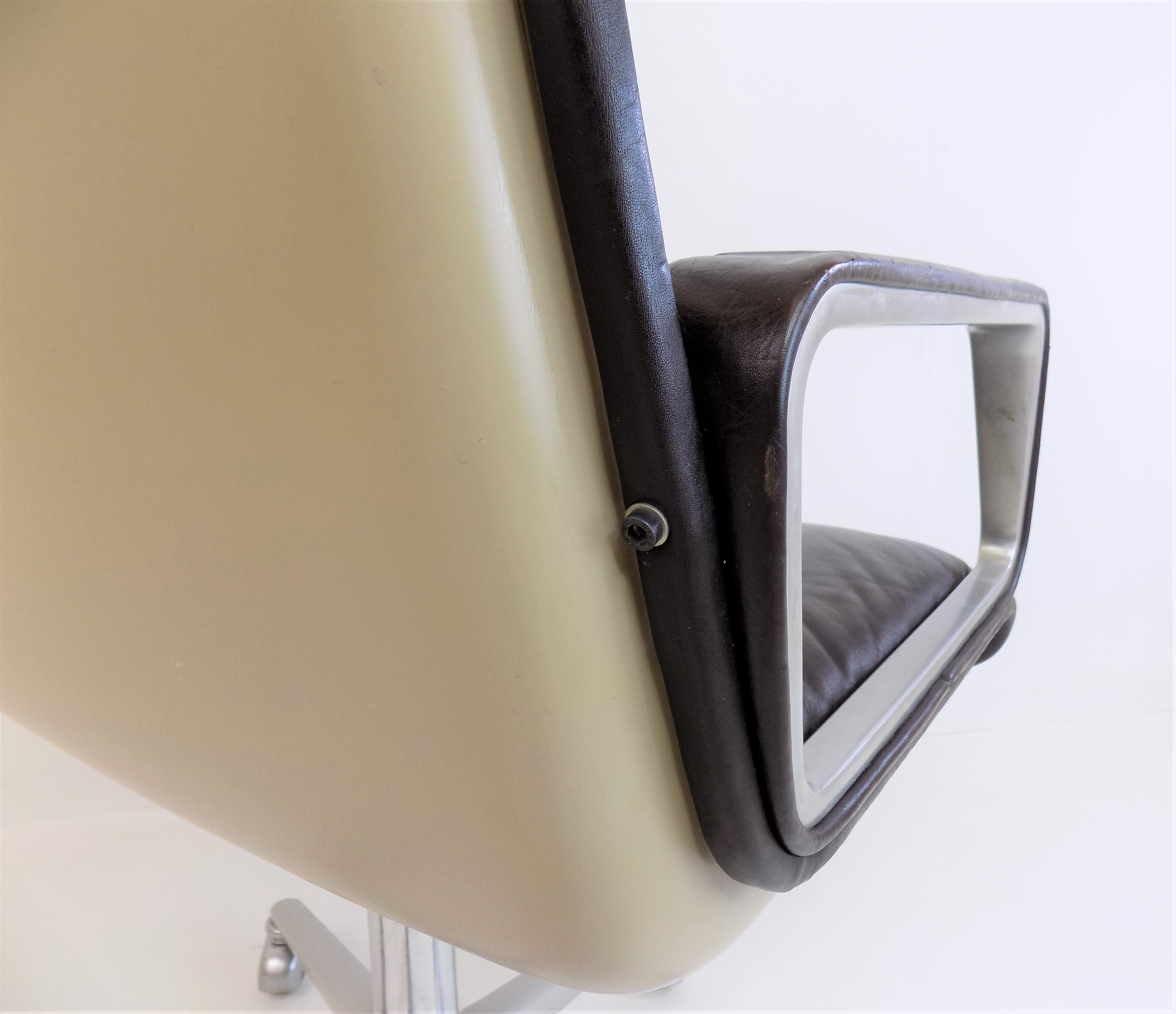 Wilkhahn Delta 2000 leather office chair by Delta Design