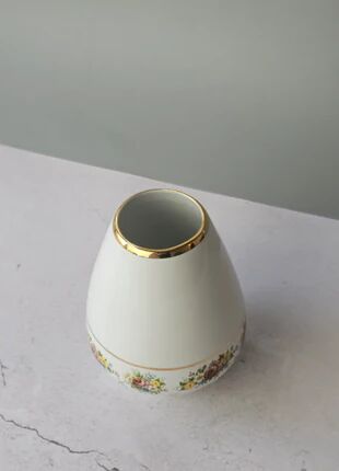 Brussels porcelain vase with a gold rim and flowers