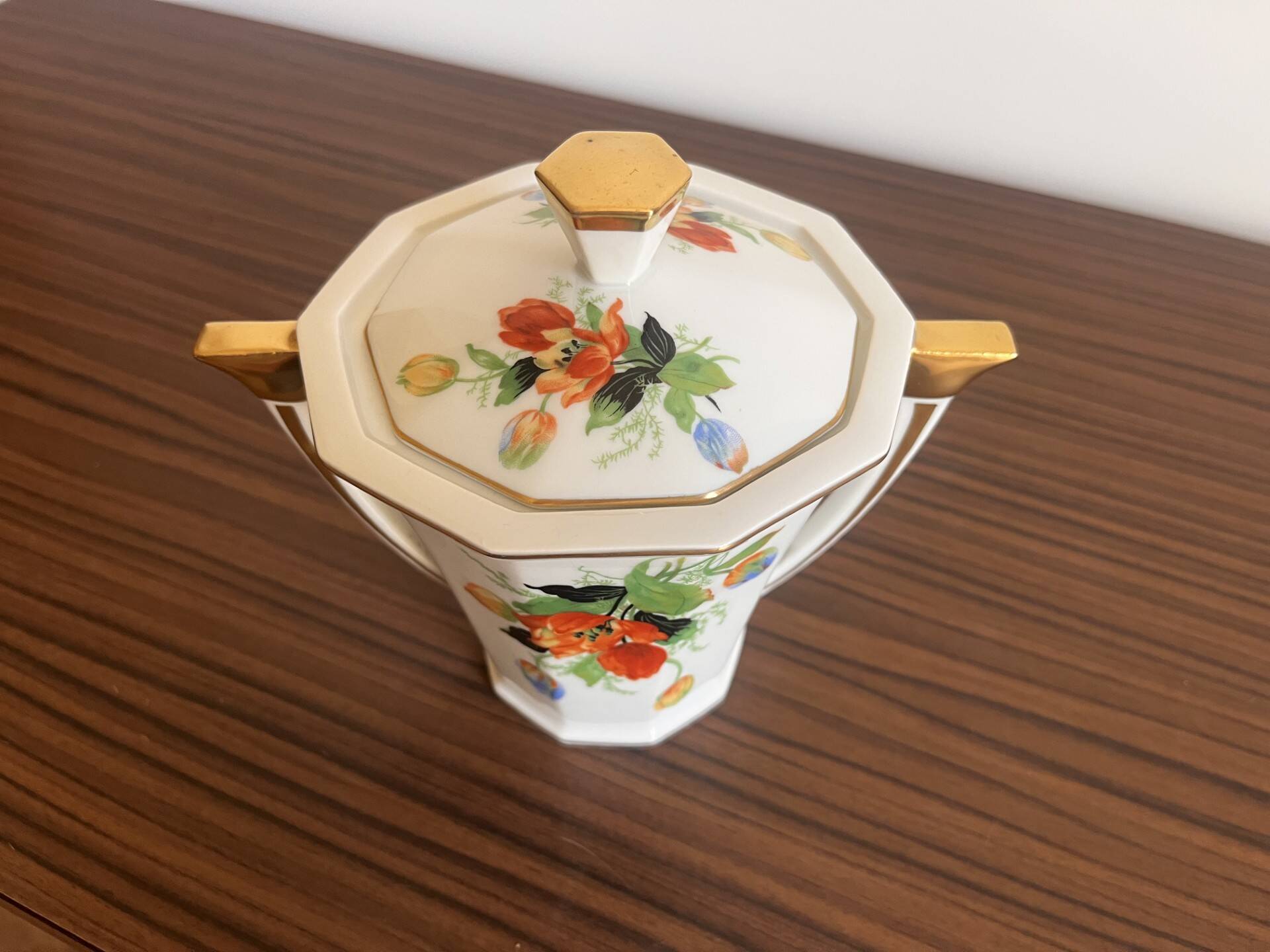 Sugar bowl / Sweet jar