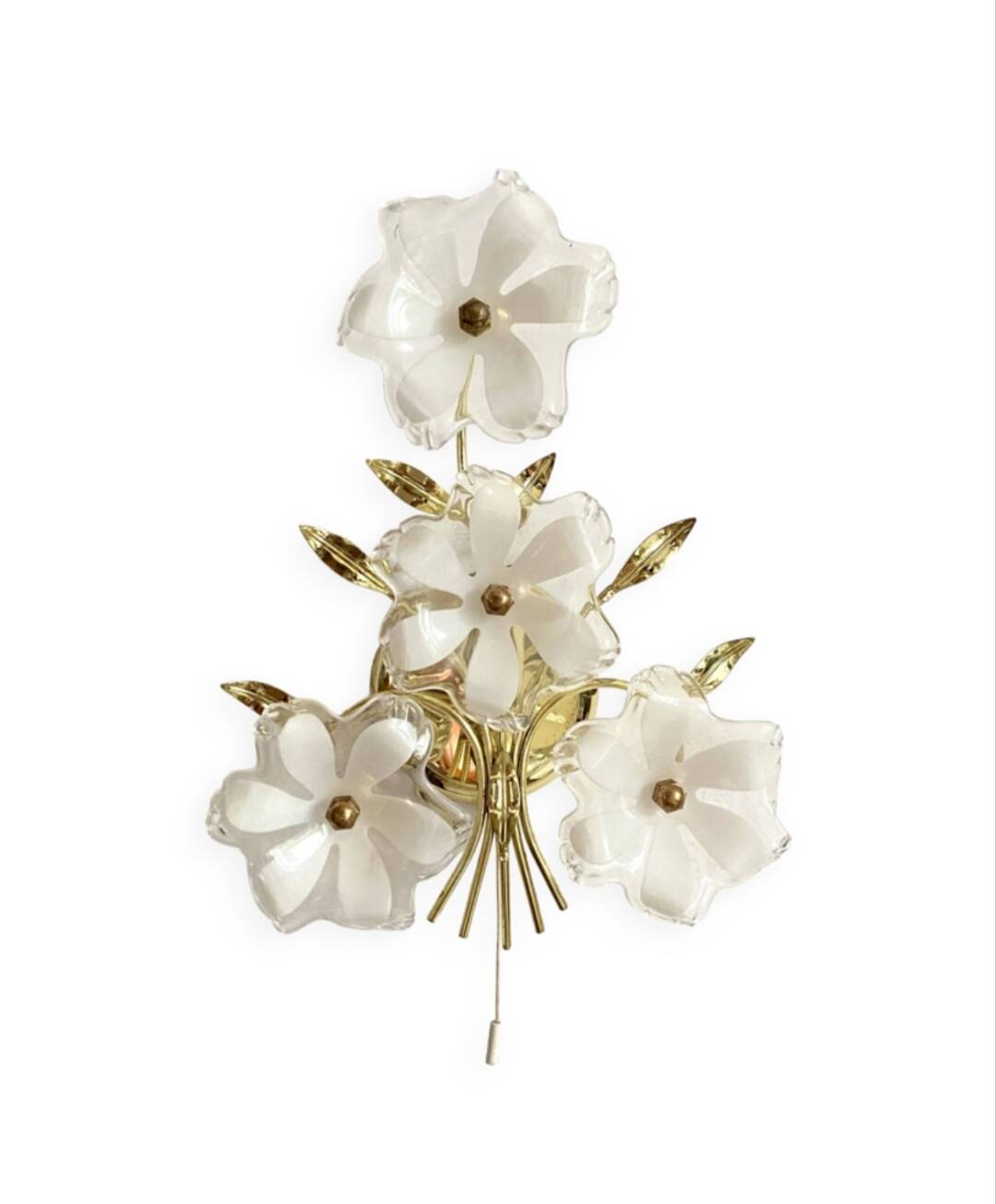 Pair of Italian floral wall lights in opaline glass, Murano style.