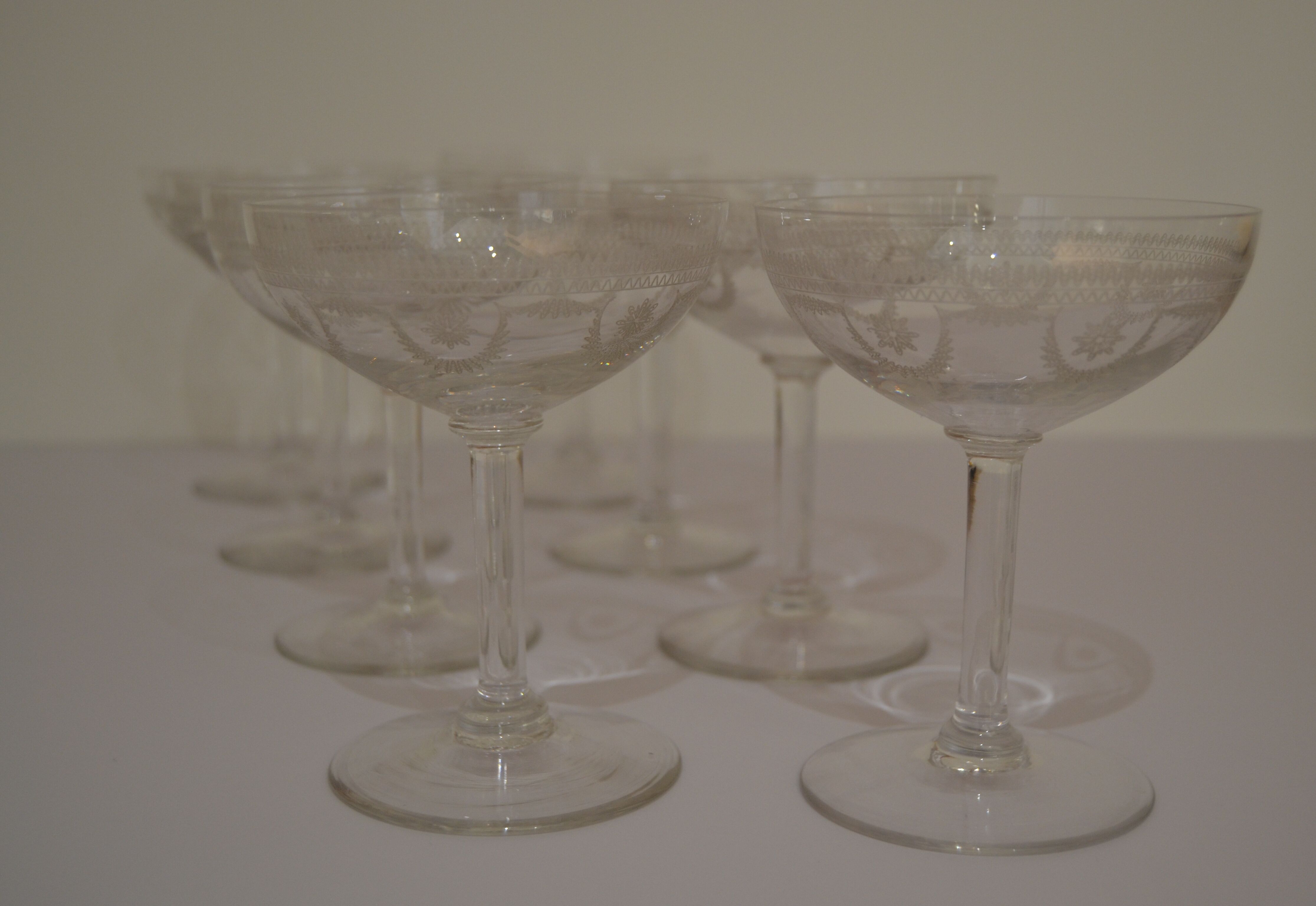 Suite de 8 Coupes à Champagnes en Cristal