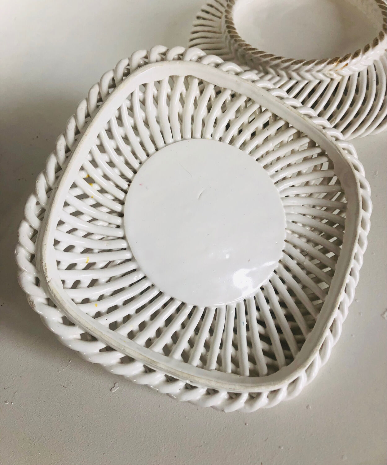 Covered basket in woven ceramic and fruit slip.