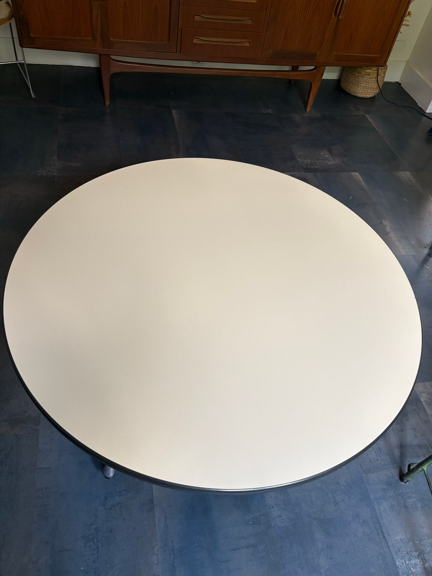 Round table Charles & Ray Eames – authenticated Herman Miller edition - h 65cm