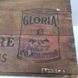 Old wooden box "regilait"