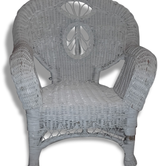 Fauteuil en rotin blanc tressé.