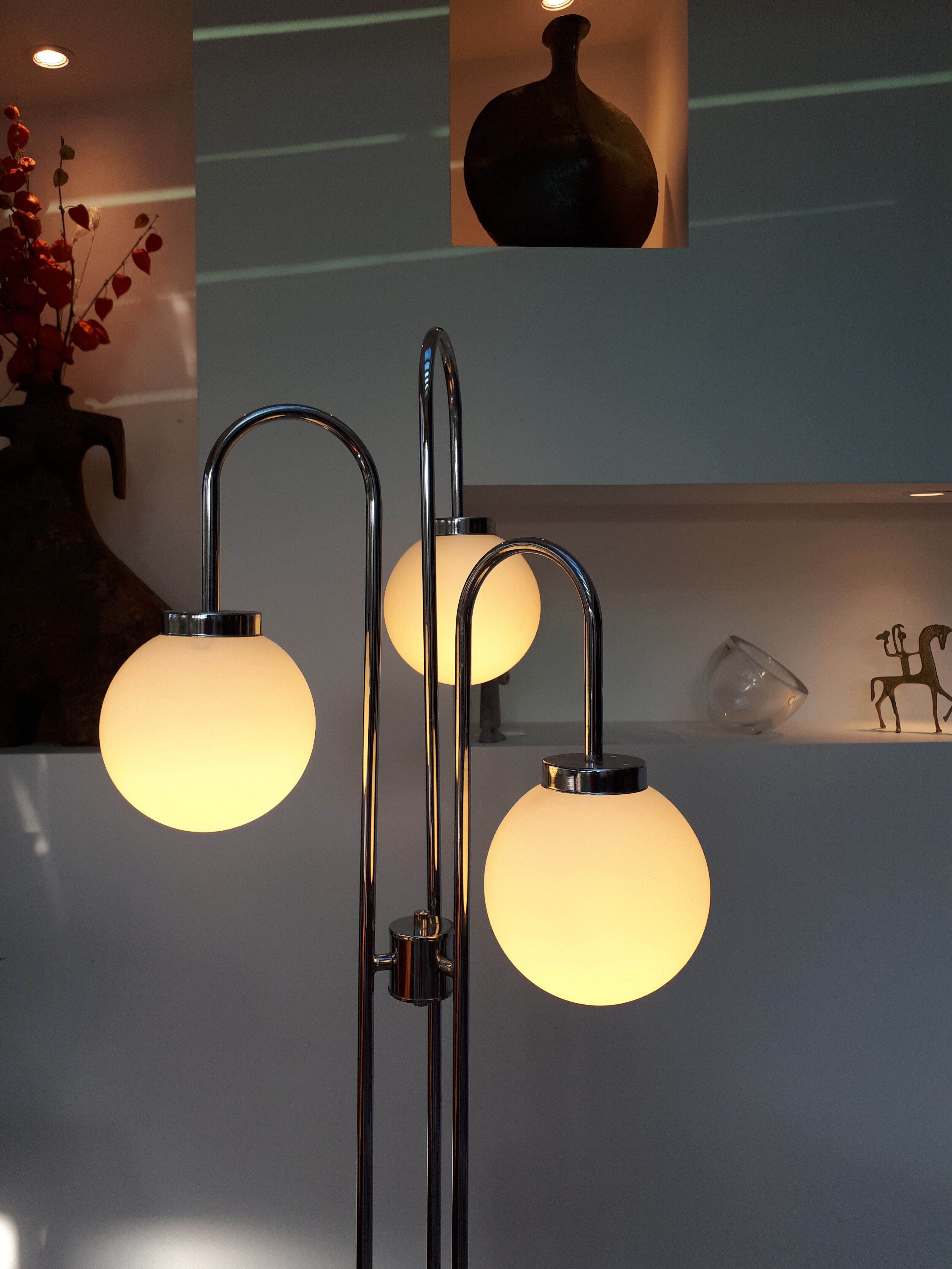 Italian lamppost 3 globes opalines 60s